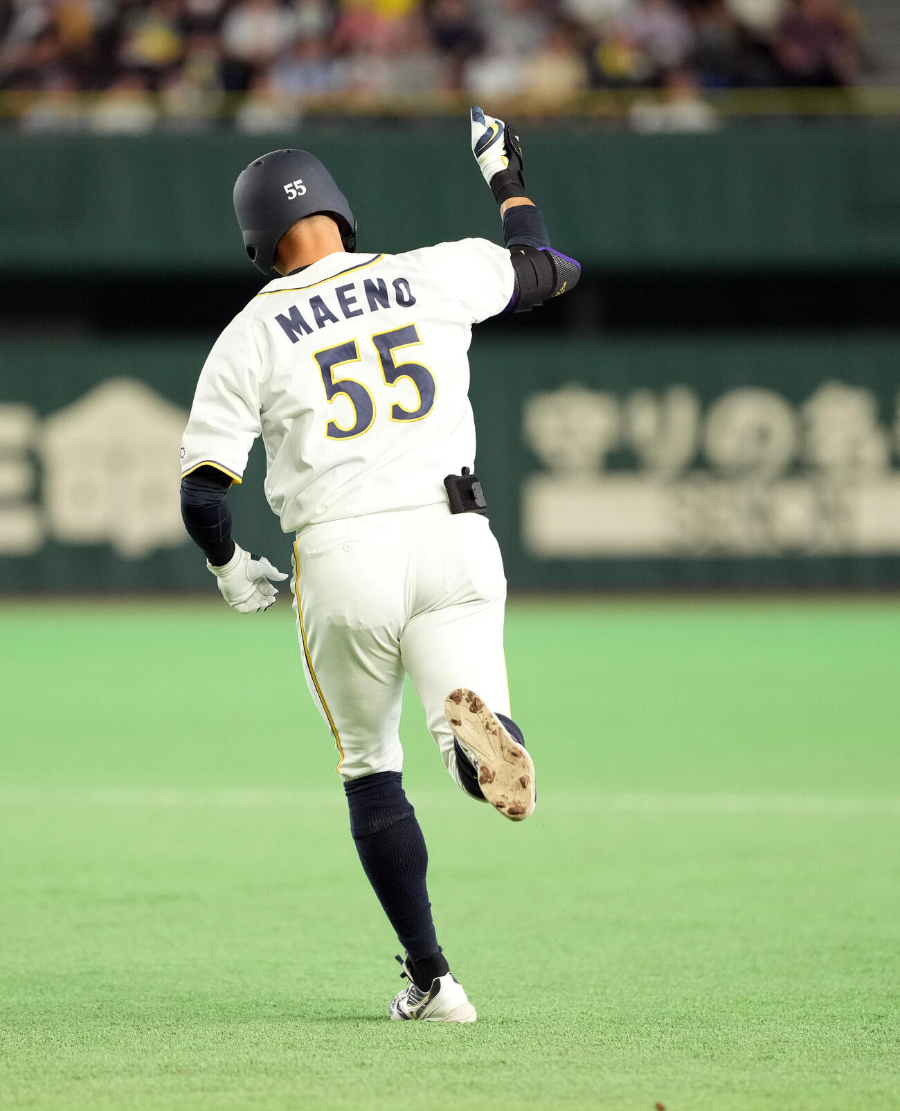 東京ガス対西濃運輸　1回裏西濃運輸1死一、二塁、右越えに3点本塁打を放った前野幹博（撮影・たえ見朱実）