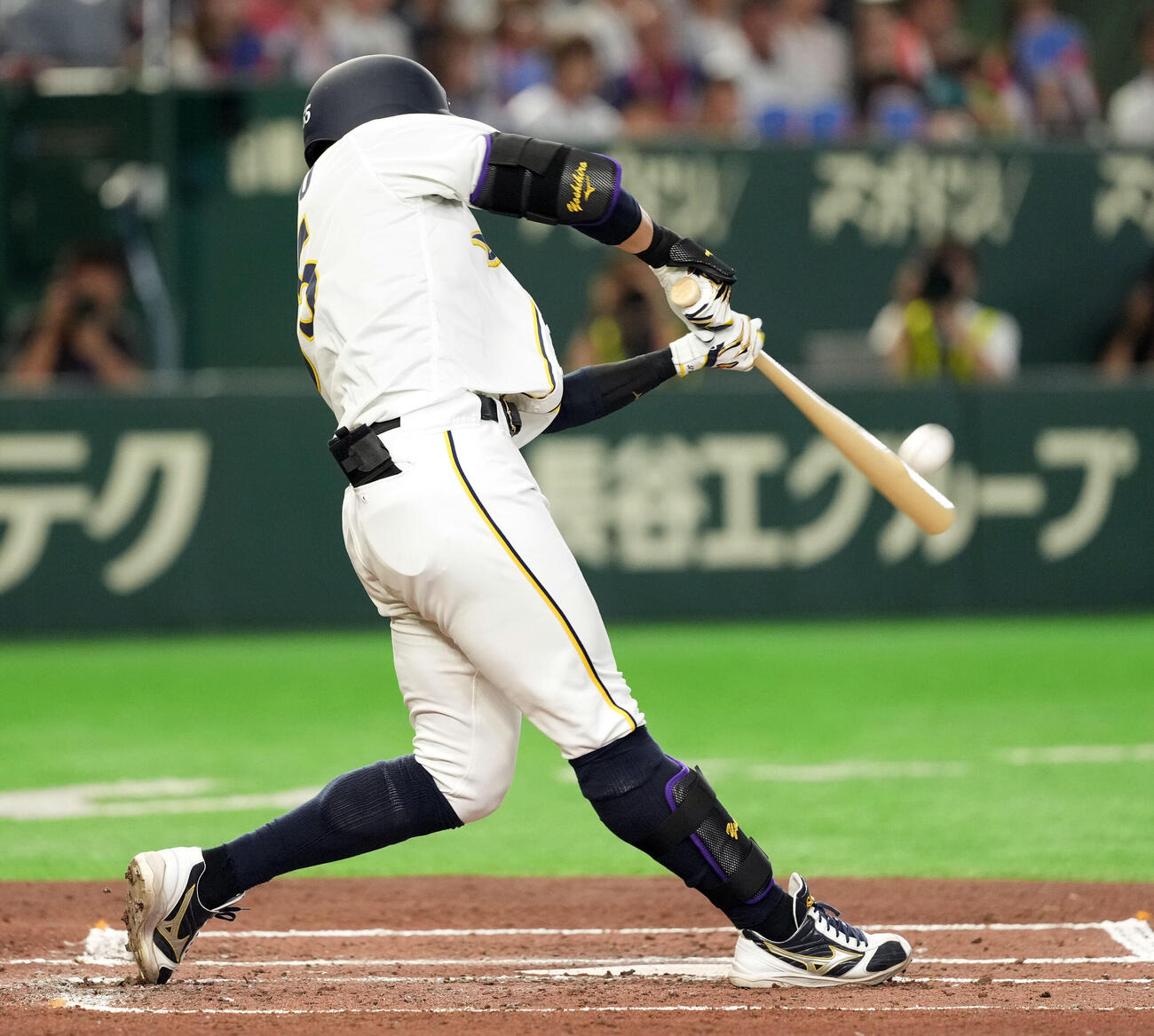 東京ガス対西濃運輸　1回裏西濃運輸1死一、二塁、右越えに3点本塁打を放つ前野幹博（撮影・たえ見朱実）