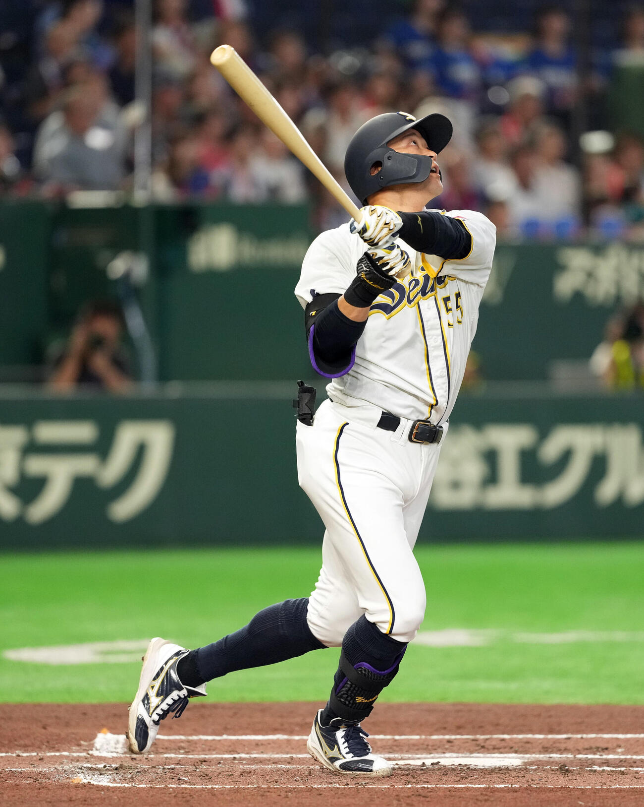 東京ガス対西濃運輸　1回裏西濃運輸1死一、二塁、右越えに3点本塁打を放つ前野幹博（撮影・たえ見朱実）