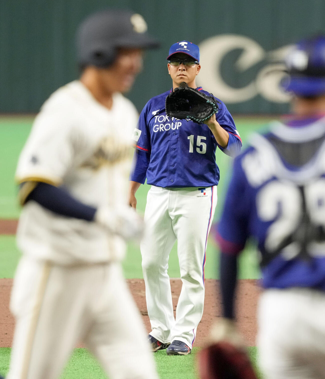 東京ガス対西濃運輸　1回裏西濃運輸1死三塁、小中健蔵に先制の2点本塁打を許す臼井浩（撮影・たえ見朱実）