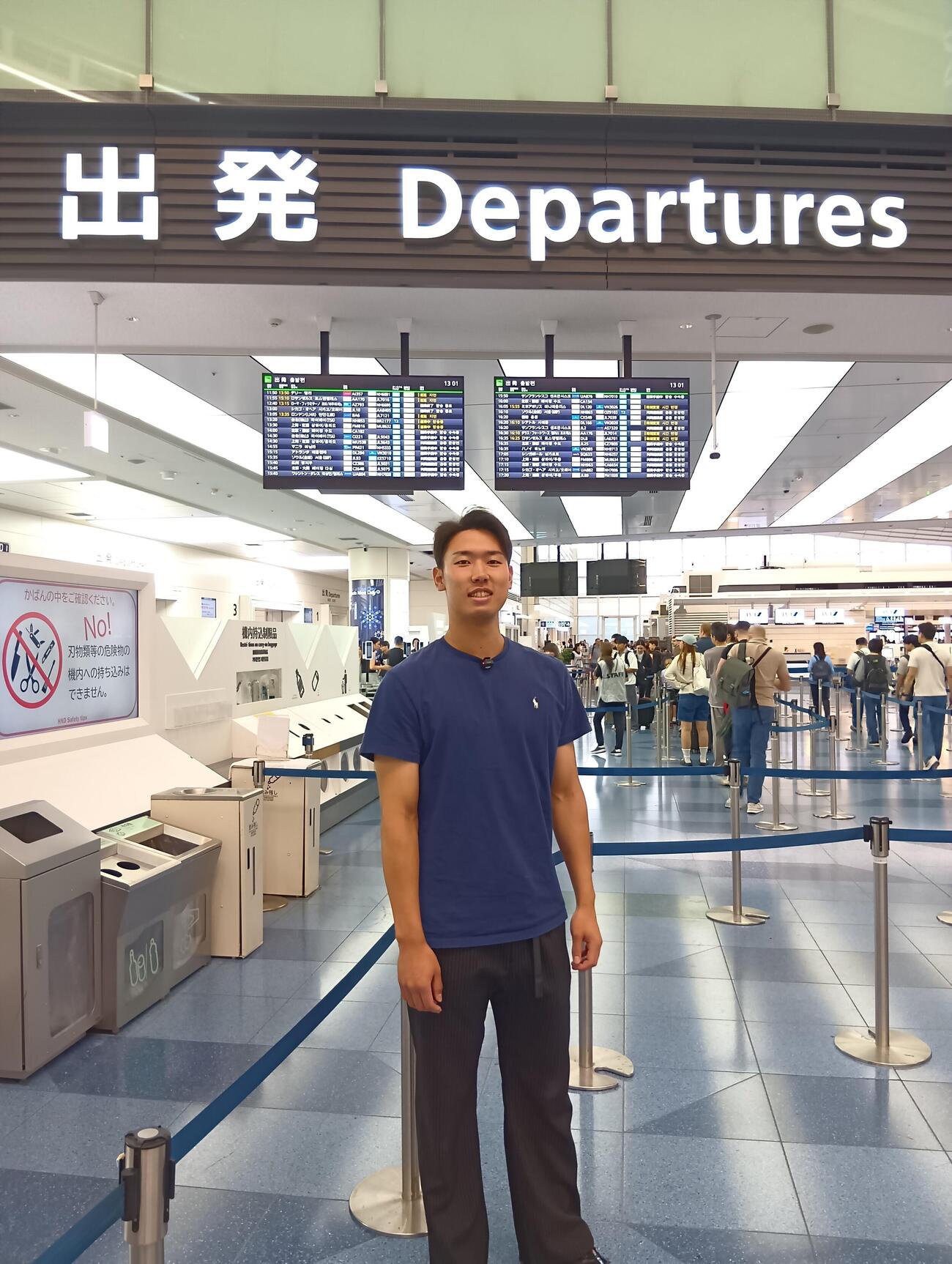 羽田空港から球団施設のある米アリゾナに出発したカブスの三河吉平投手