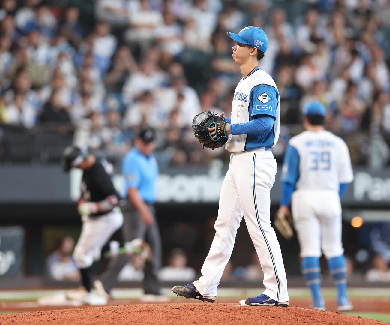 日本ハム対ロッテ　3回表、佐藤都志也に3点本塁打を浴びる大川慈英（撮影・黒川智章）