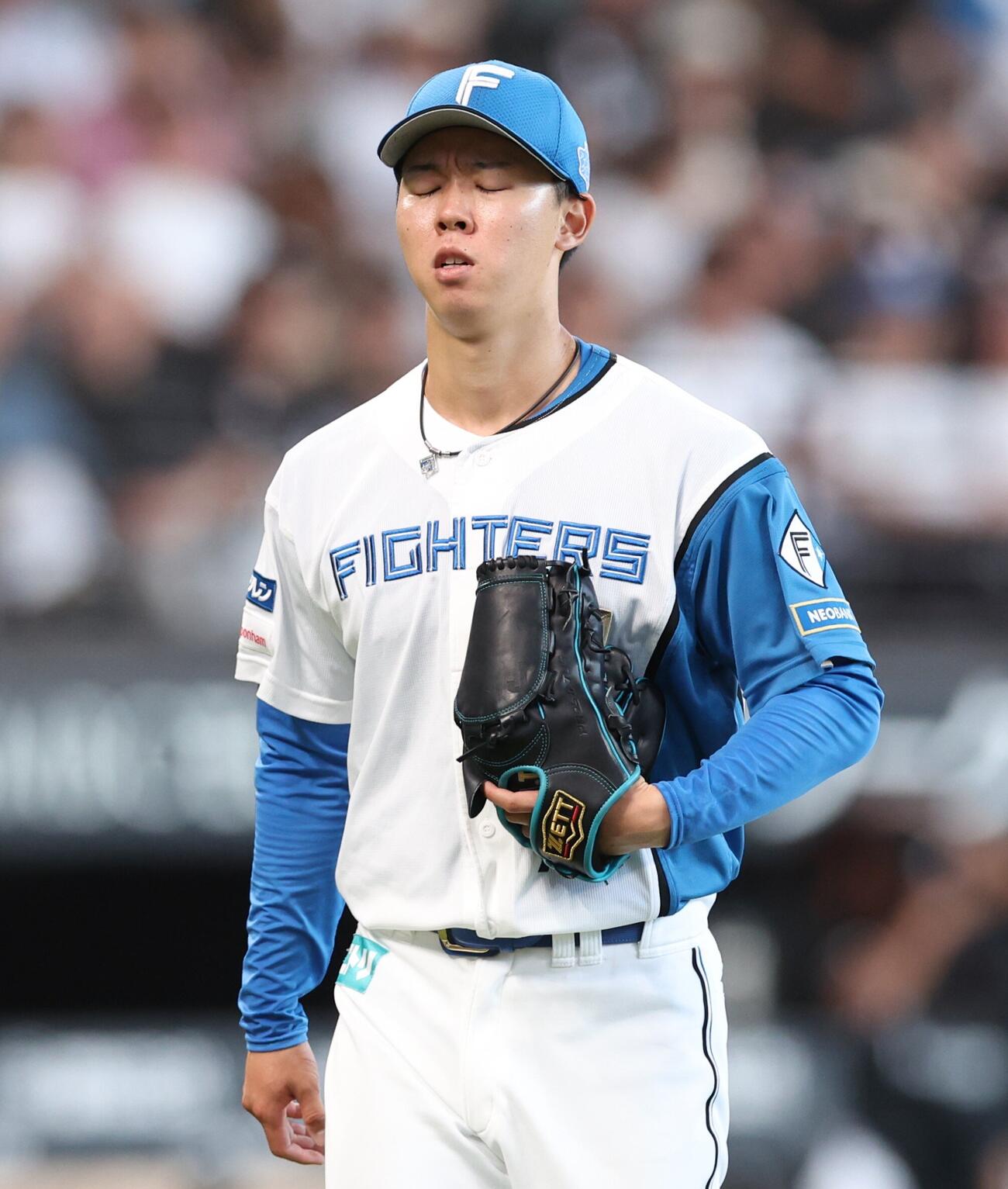 日本ハム対ロッテ　3回表、3失点し渋い表情の大川慈英（撮影・黒川智章）