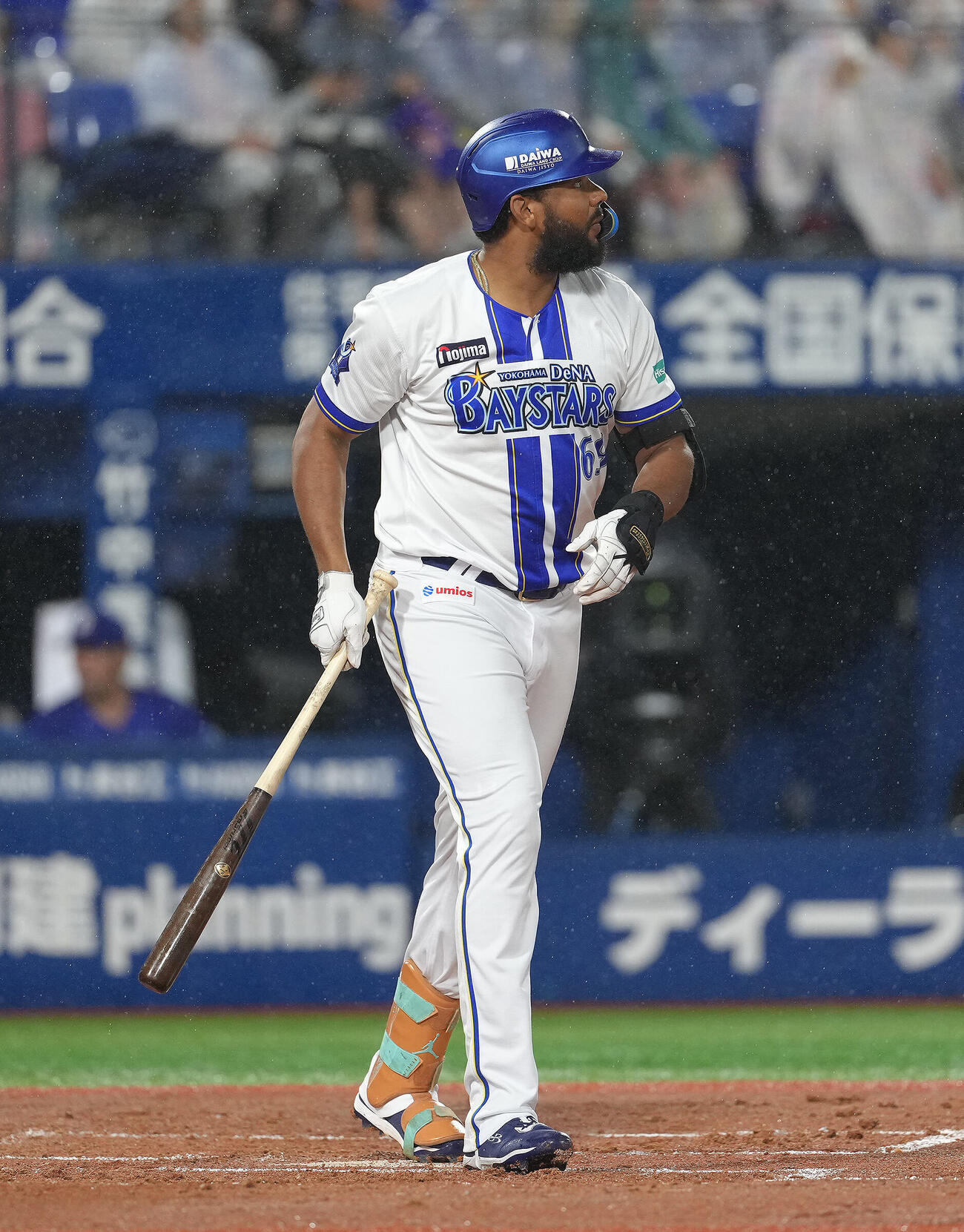 DeNA対中日　2回裏DeNA無死、ヘラル・エンカーナシオンは先制本塁打を放つ（撮影・足立雅史）