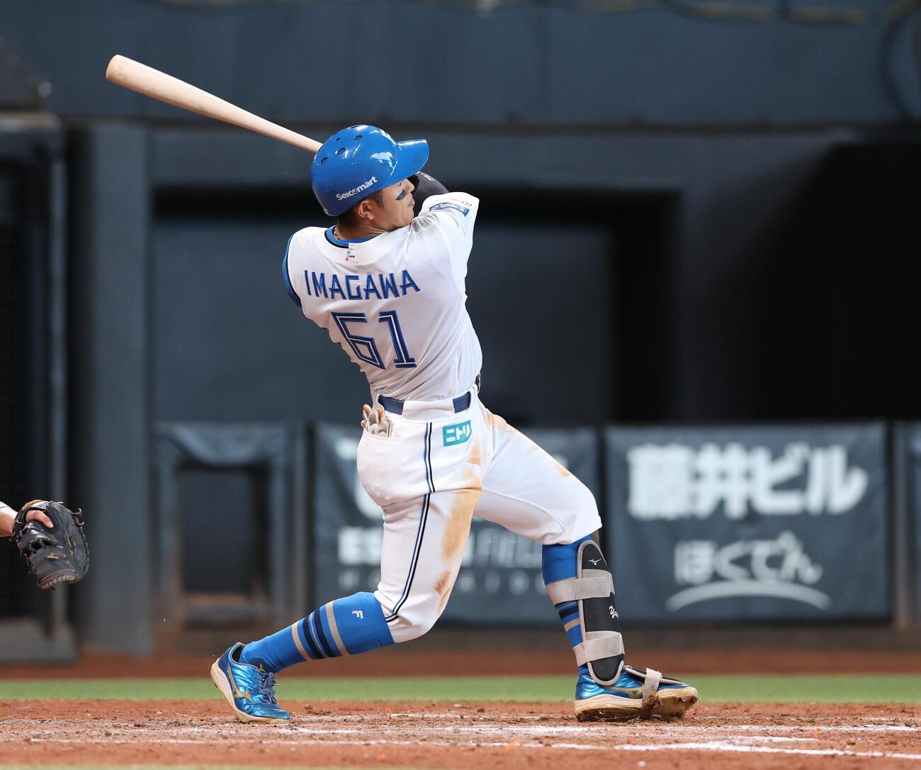 日本ハム対ロッテ　5回裏日本ハム1死二、三塁、3点本塁打を放つ今川優馬（撮影・黒川智章）