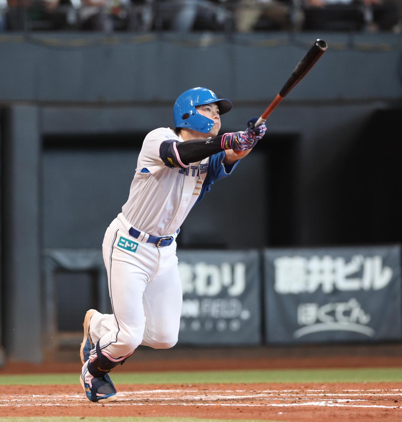 日本ハム対ロッテ　3回裏日本ハム無死、右越え本塁打を放つ田宮裕涼（撮影・黒川智章）
