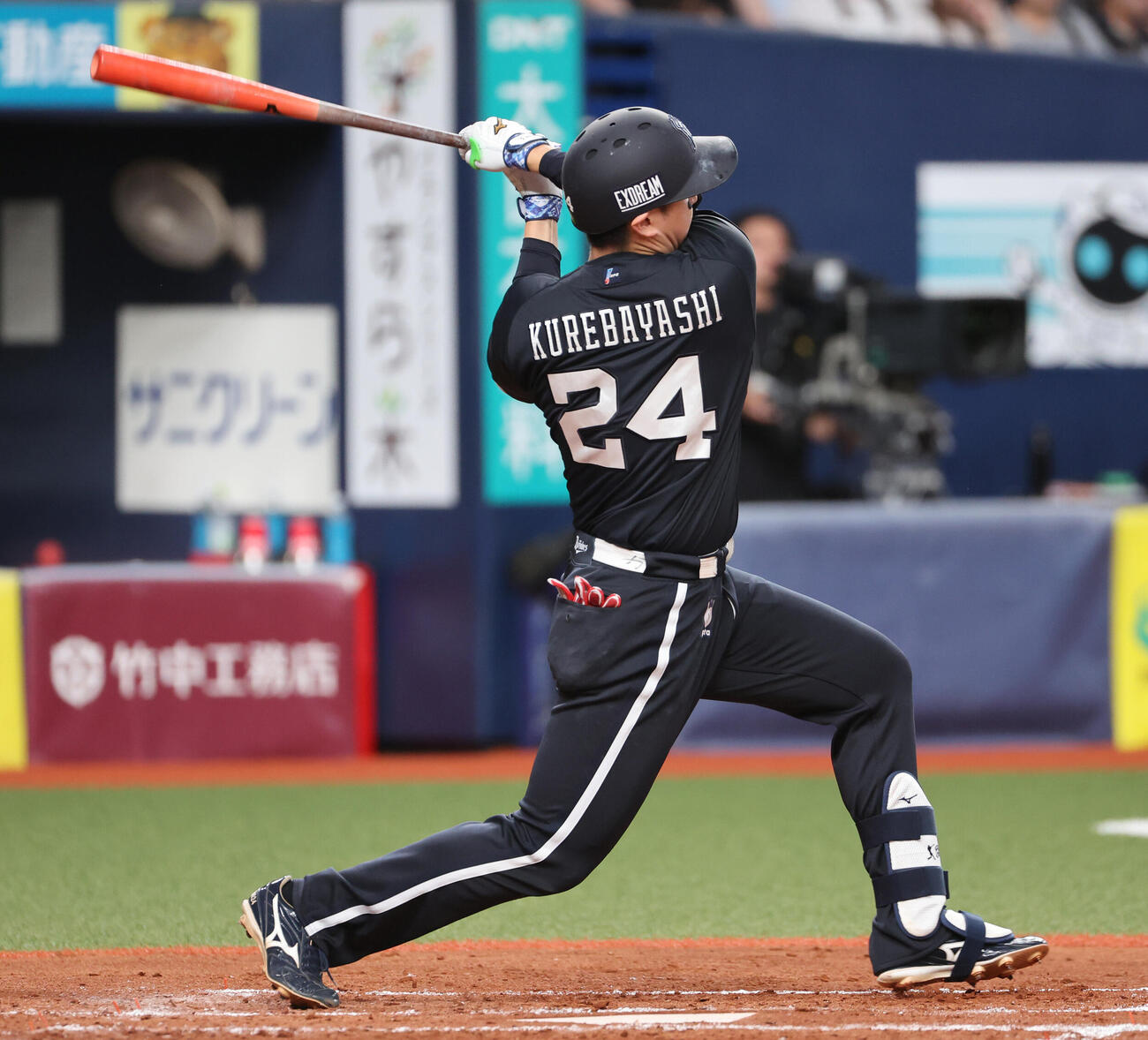 オリックス対ソフトバンク　3回裏オリックス2死二塁、紅林弘太郎は適時二塁打を放つ（撮影・西尾就之）