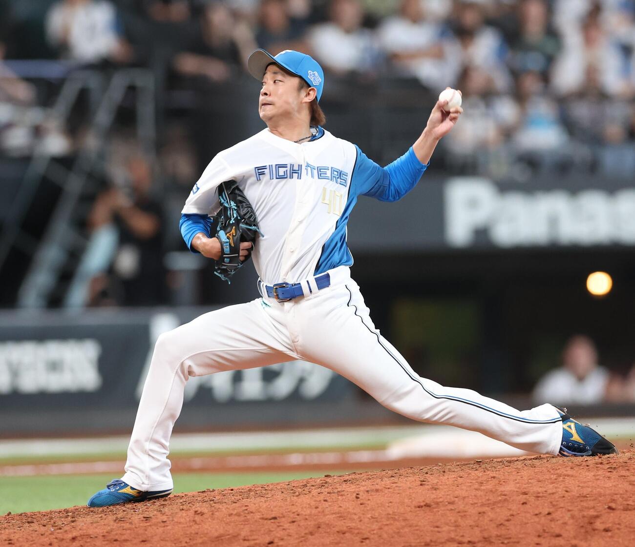 日本ハム対ロッテ　7回に登板の島本浩也（撮影・黒川智章）