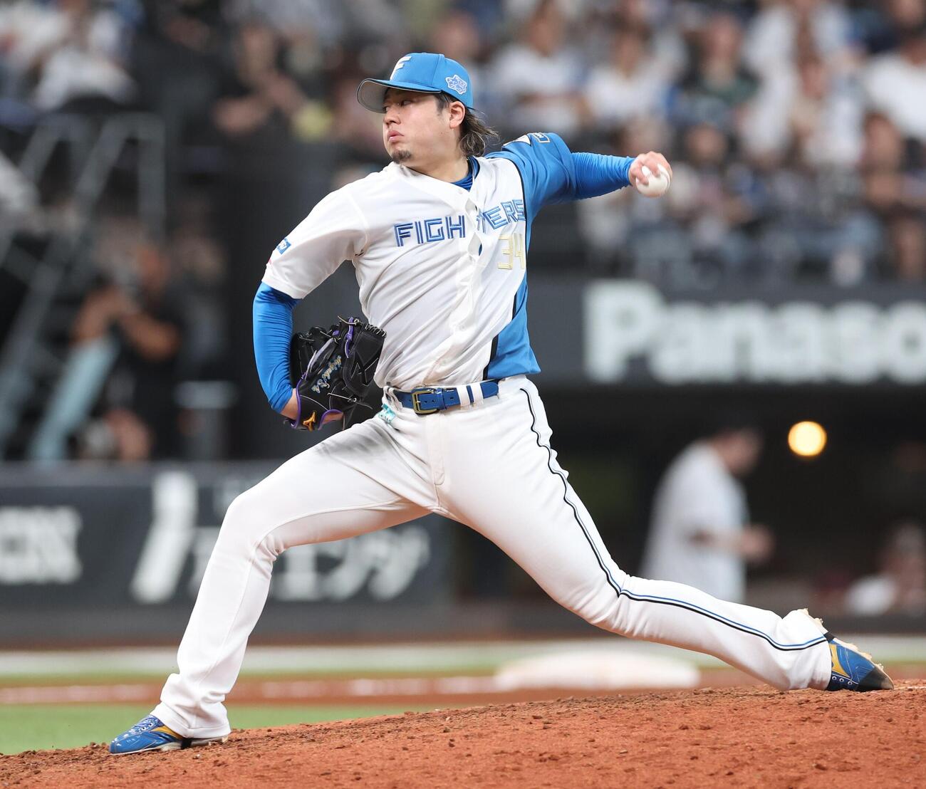 日本ハム対ロッテ　8回に登板の堀瑞輝（撮影・黒川智章）