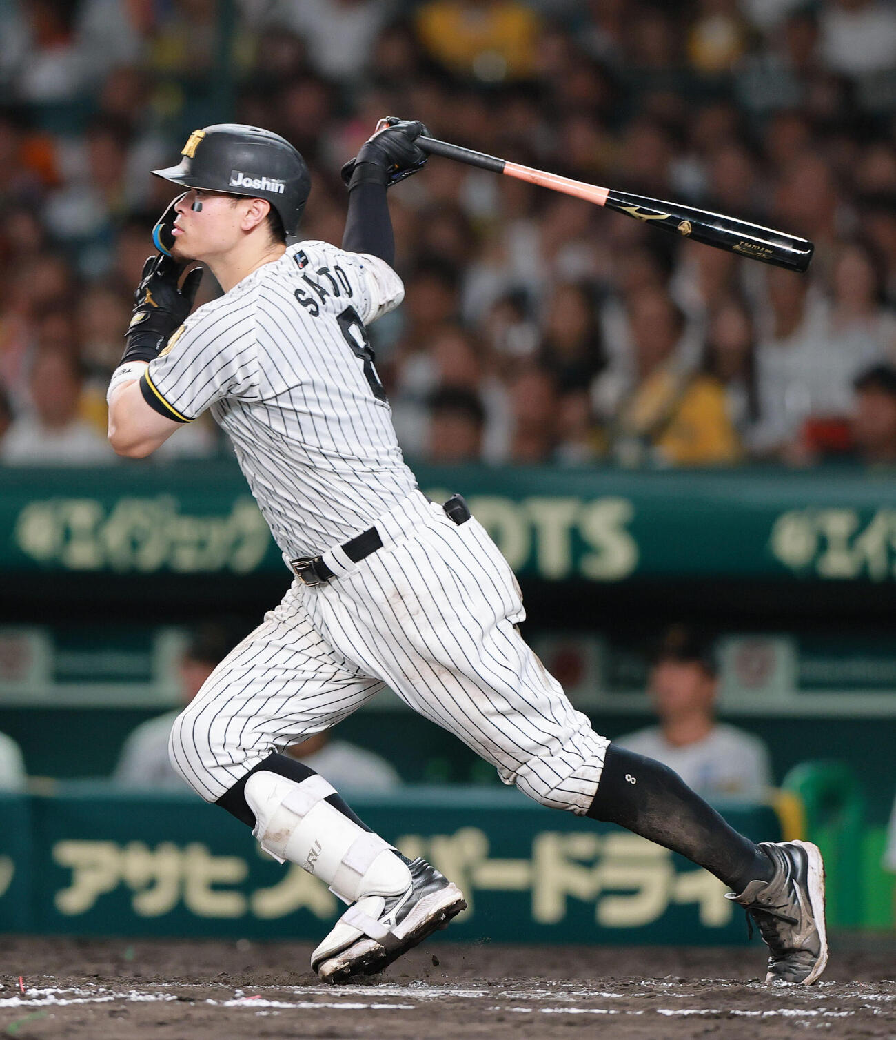 阪神対巨人　7回裏阪神1死一塁、佐藤輝明は安打を放つ（撮影・上山淳一）