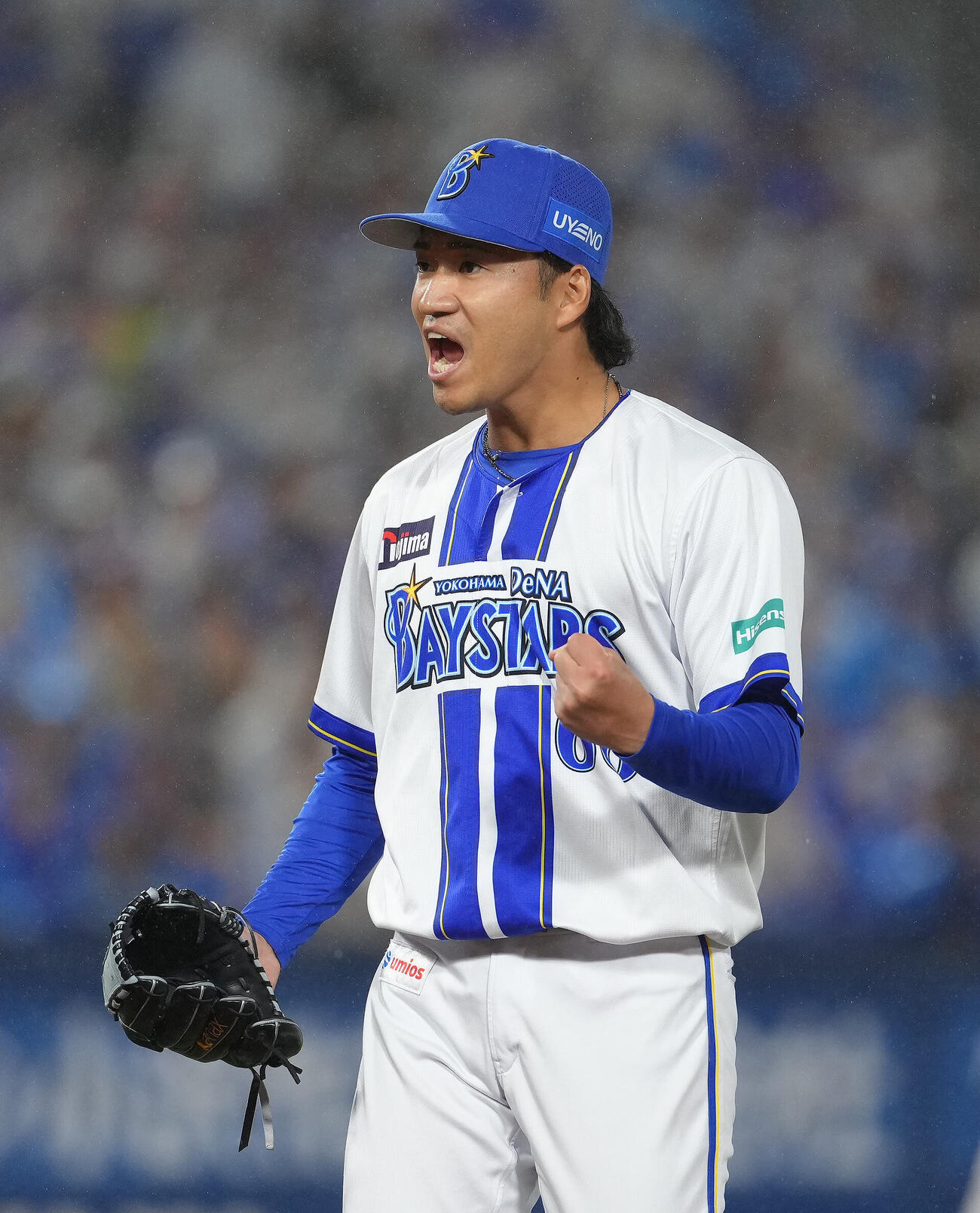 DeNA対中日　6回表中日1死、1死二塁、花田旭を遊併殺打に仕留めガッツポーズする岩田将貴（撮影・足立雅史）