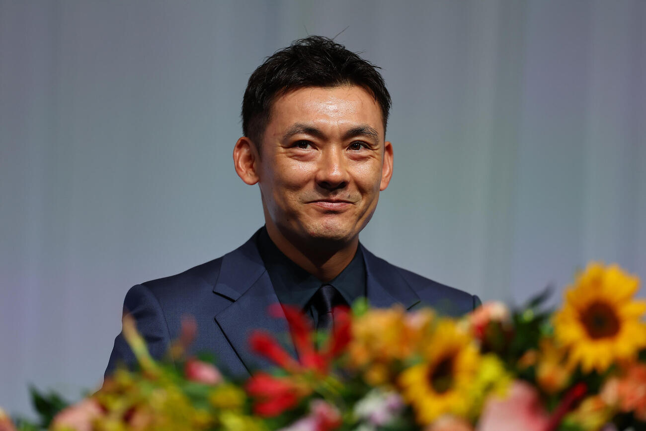 引退会見を行う西武栗山巧（撮影・野上伸悟）