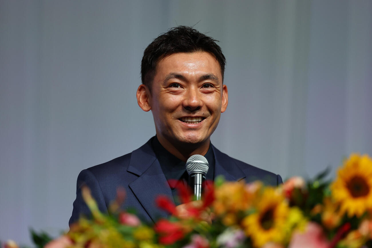 引退会見を行う西武栗山巧（撮影・野上伸悟）