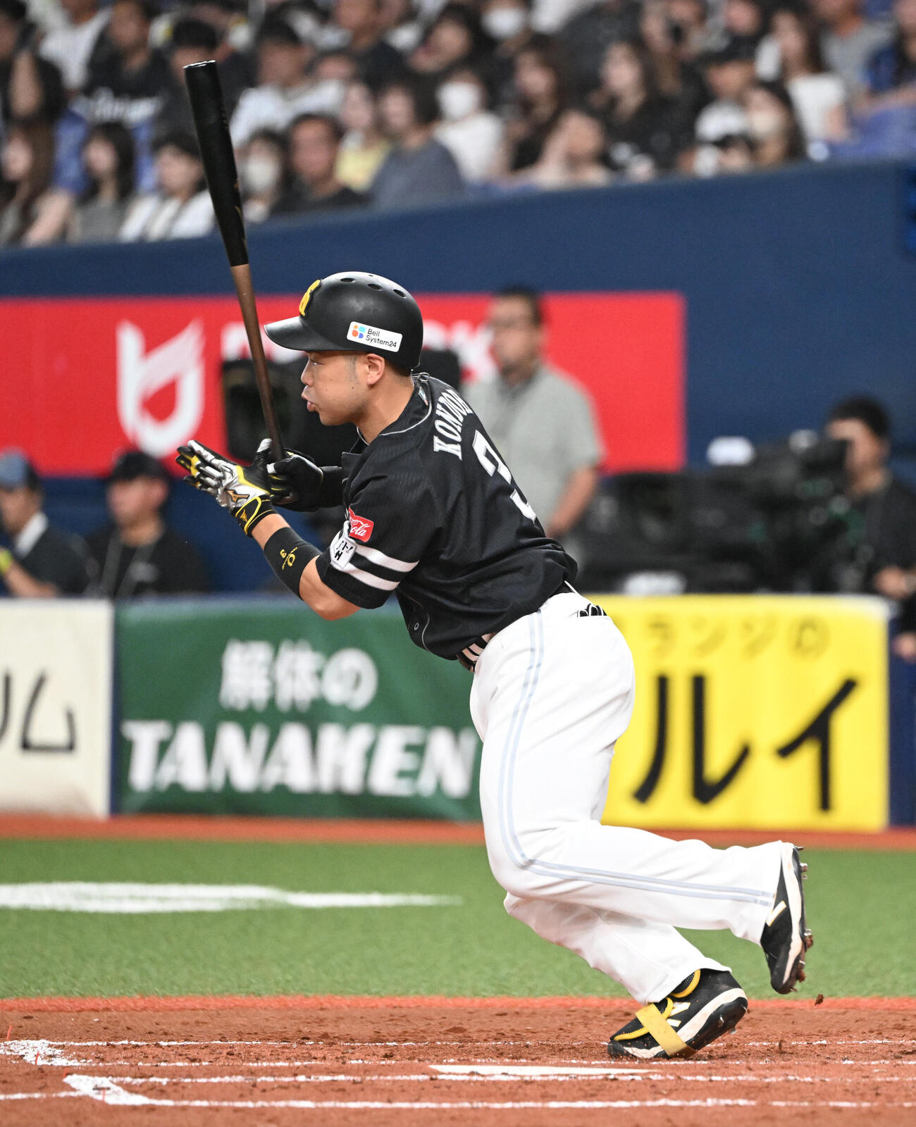 オリックス対ソフトバンク　3回表ソフトバンク無死、右安打を放つ近藤健介（撮影・和賀正仁）