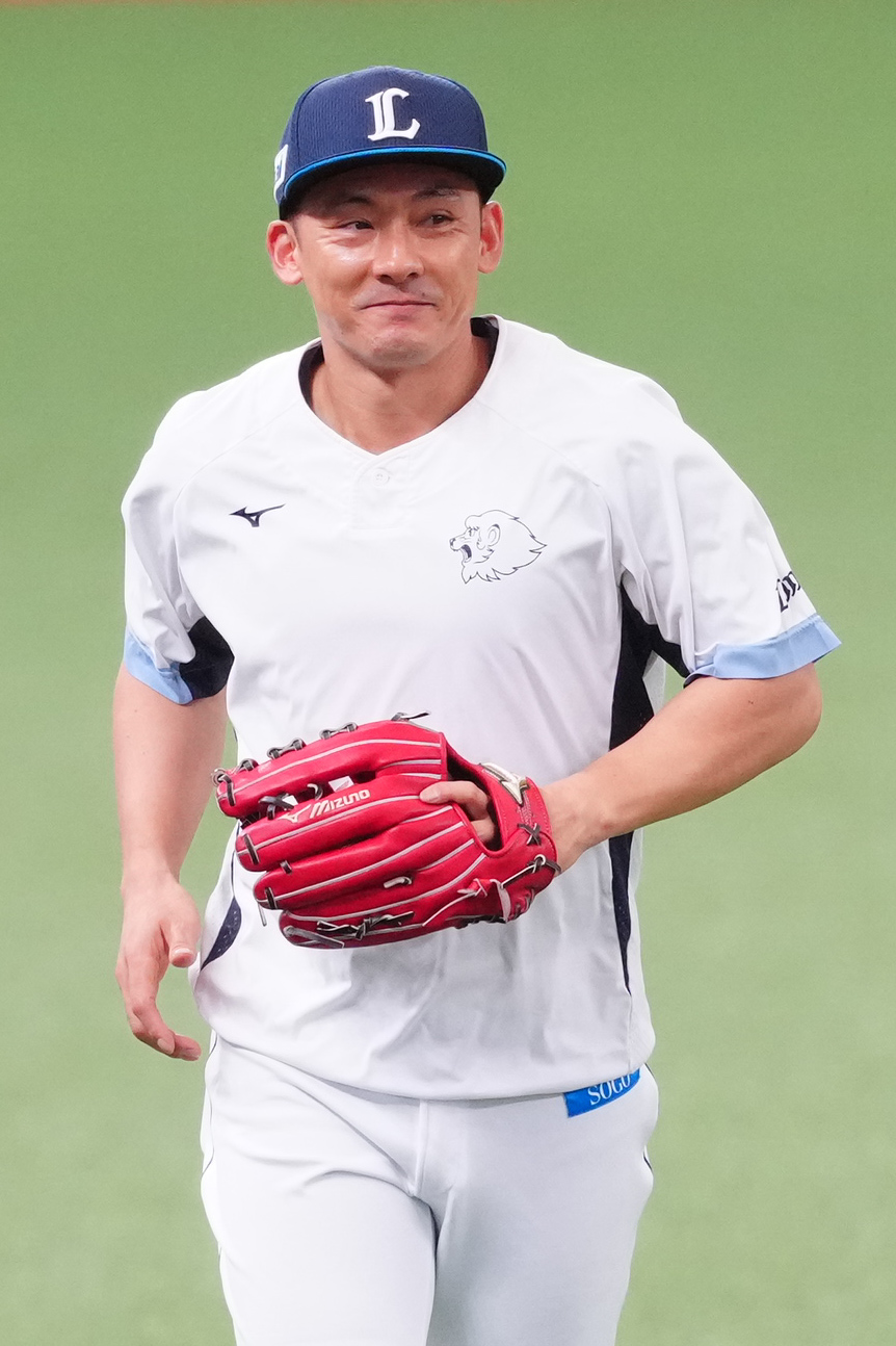 西武対楽天　試合前練習を終え、引き揚げる西武栗山巧（撮影・江口和貴）