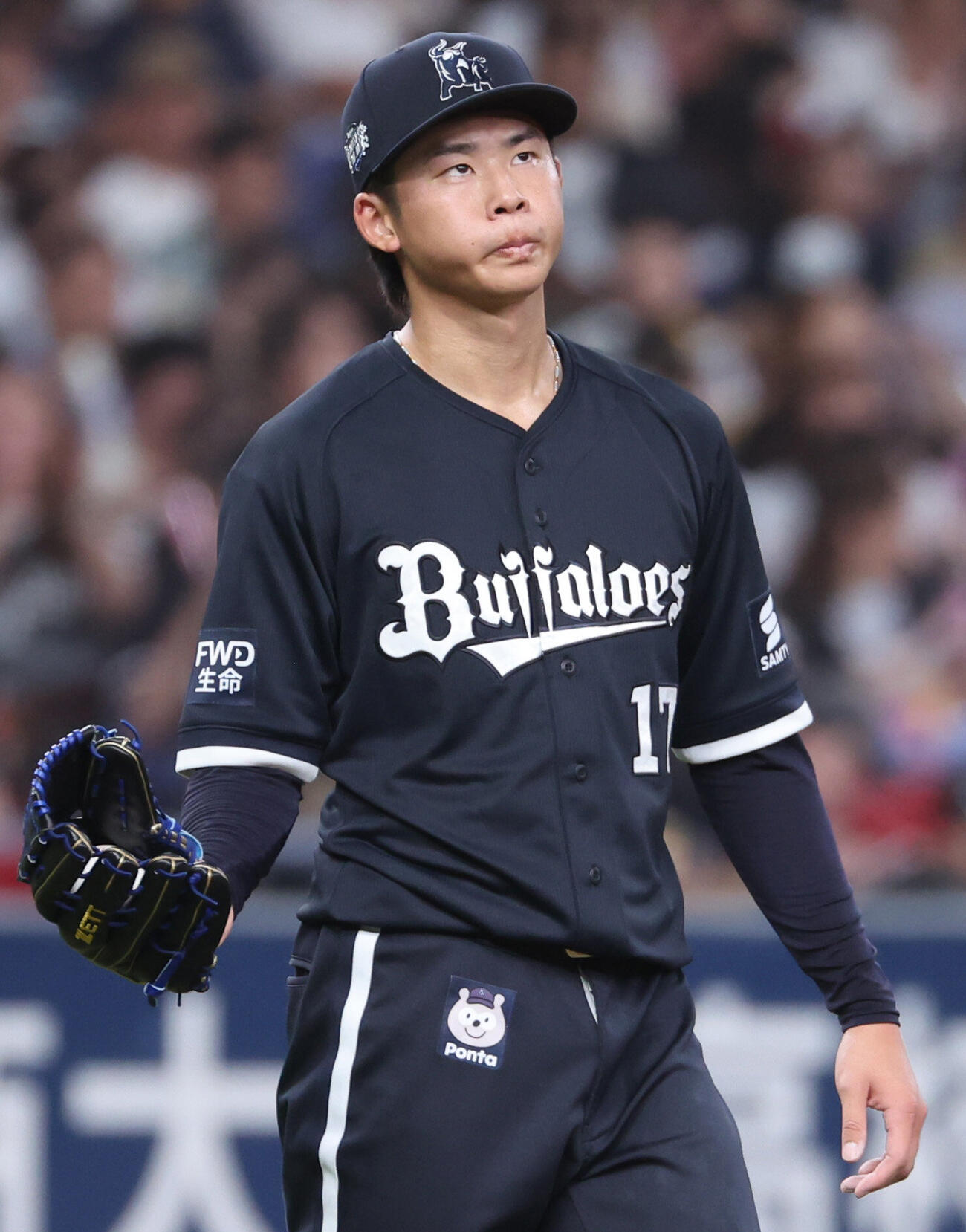 オリックス対ソフトバンク　2回表、オリックス先発の曽谷龍平は先制点を許し、さらにピンチを招き厳しい表情を見せる（撮影・西尾就之）