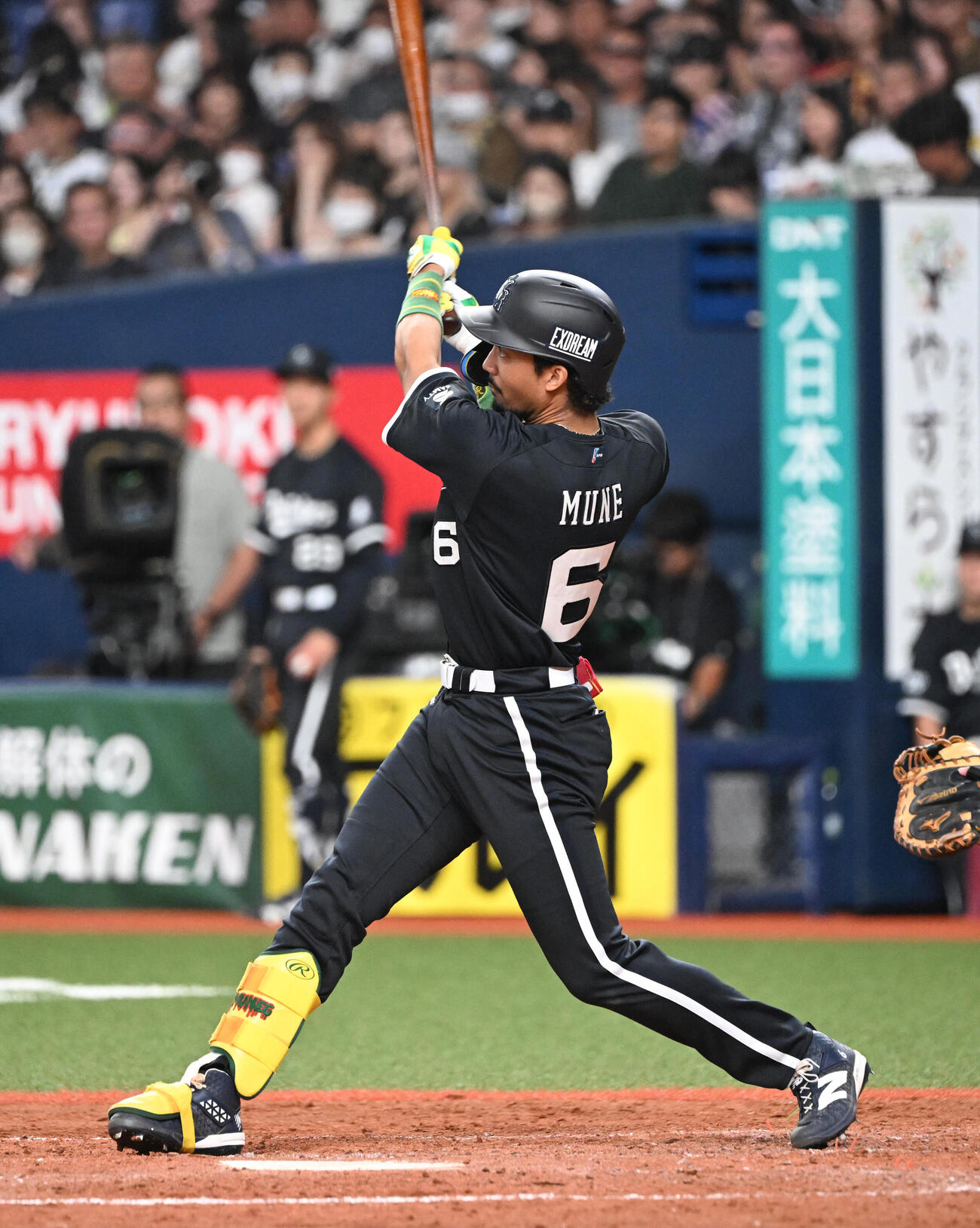 オリックス対ソフトバンク　4回裏オリックス1死一塁、右越え本塁打を放つ宗佑磨（撮影・和賀正仁）