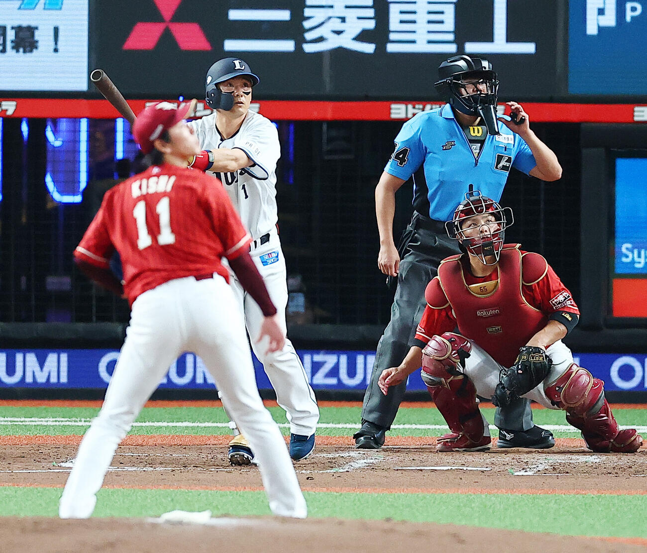 西武対楽天　4回裏西武2死一、二塁、岸孝之の前に左飛に倒れる栗山巧（撮影・野上伸悟）