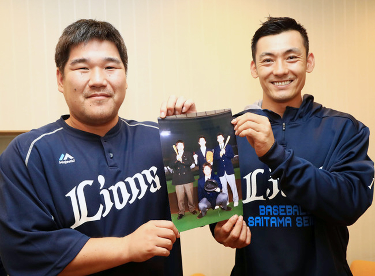 中村剛也（左）と栗山巧（2018年９月撮影）
