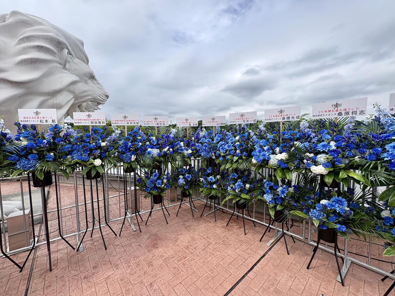 西武対楽天　引退試合を行う西武栗山巧に贈られた花（撮影・江口和貴）
