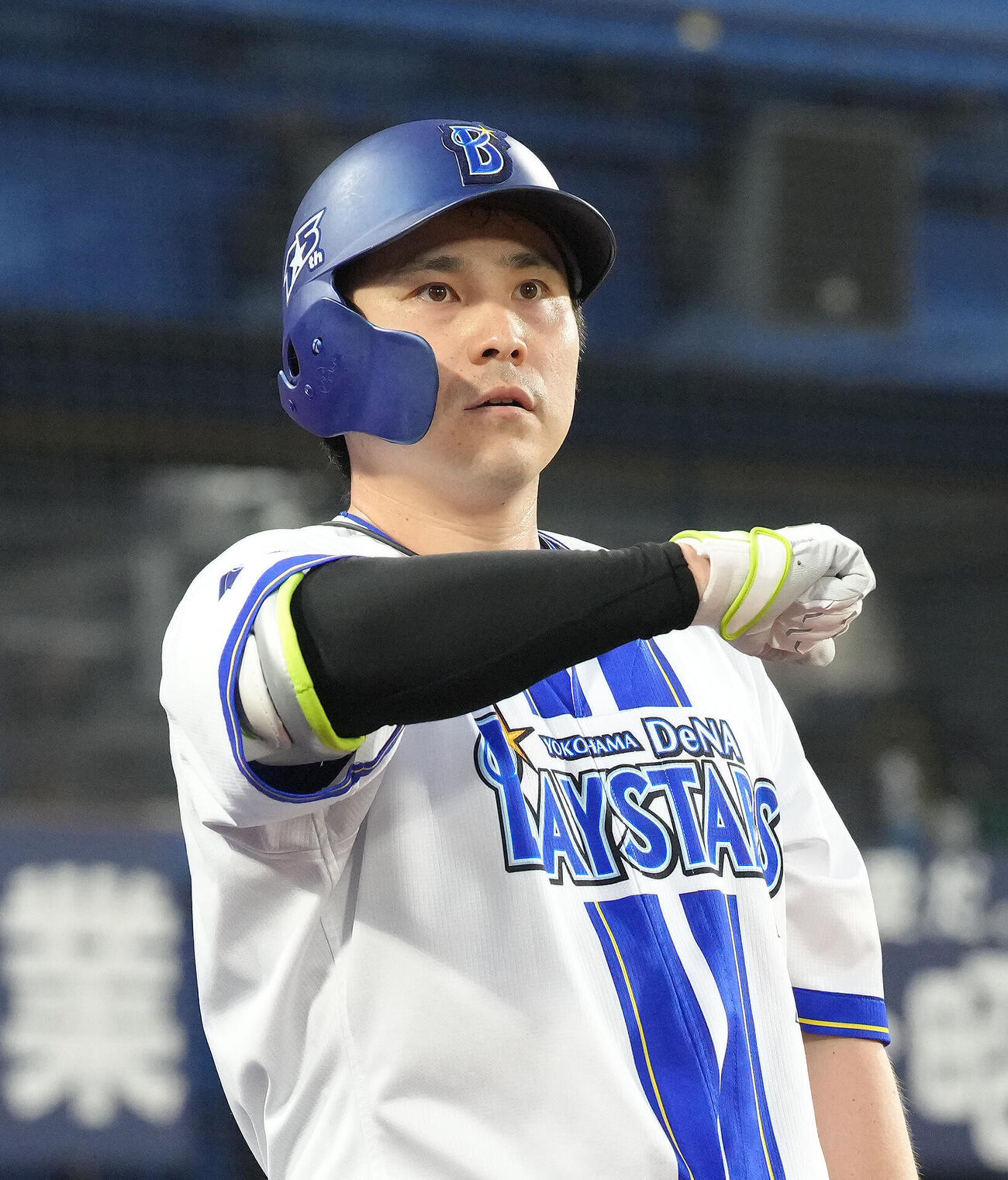DeNA対中日　1回裏DeNA2死、佐野恵太は先制本塁打を放ちデスターシャポーズ（撮影・足立雅史）