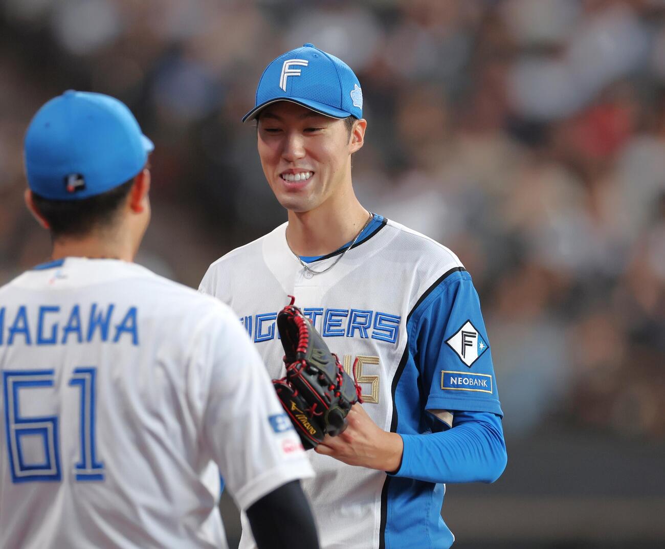 日本ハム対ロッテ　7回表、無失点に抑え笑顔の日本ハム福島蓮（撮影・黒川智章）