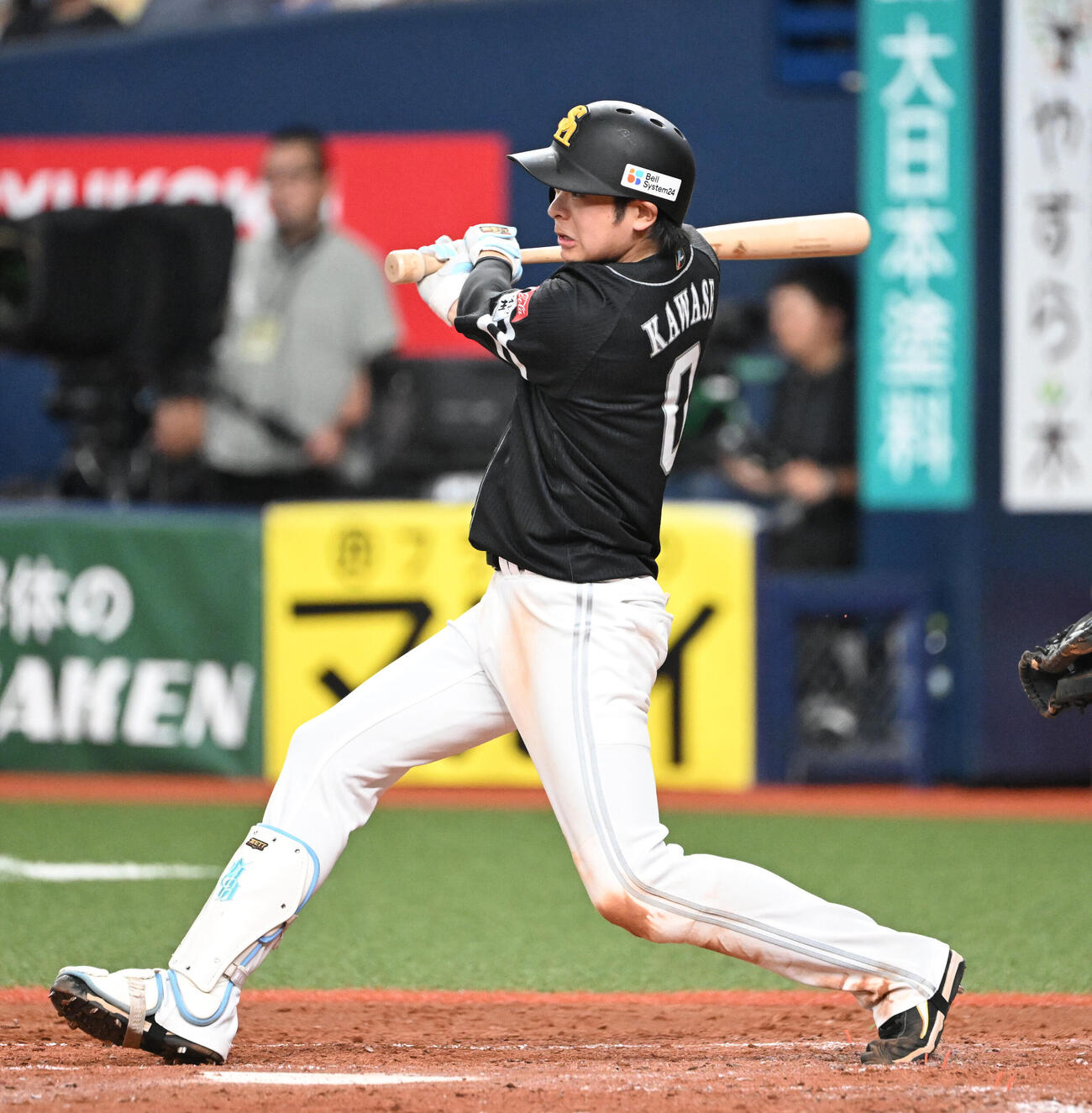 オリックス対ソフトバンク　3回表ソフトバンク1死一、三塁、左前適時打を放つ川瀬晃（撮影・和賀正仁）