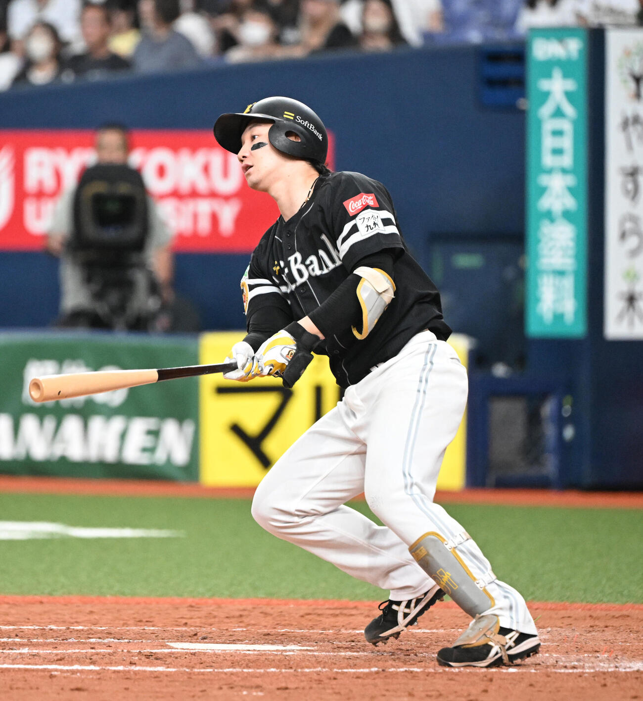 オリックス対ソフトバンク　9回表ソフトバンク無死、左越えソロ本塁打を放つ正木智也（撮影・和賀正仁）