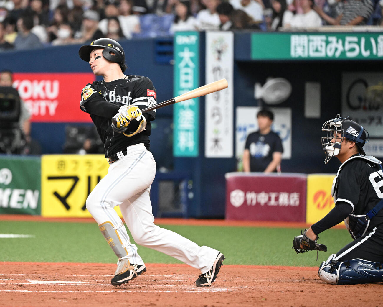 オリックス対ソフトバンク　9回表ソフトバンク無死、左越えソロ本塁打を放つ正木智也（撮影・和賀正仁）