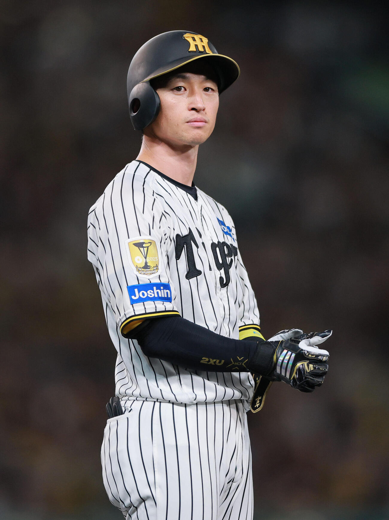 阪神対巨人　3回裏阪神無死満塁、近本光司は先制の中ゴロを放つ（撮影・上山淳一）