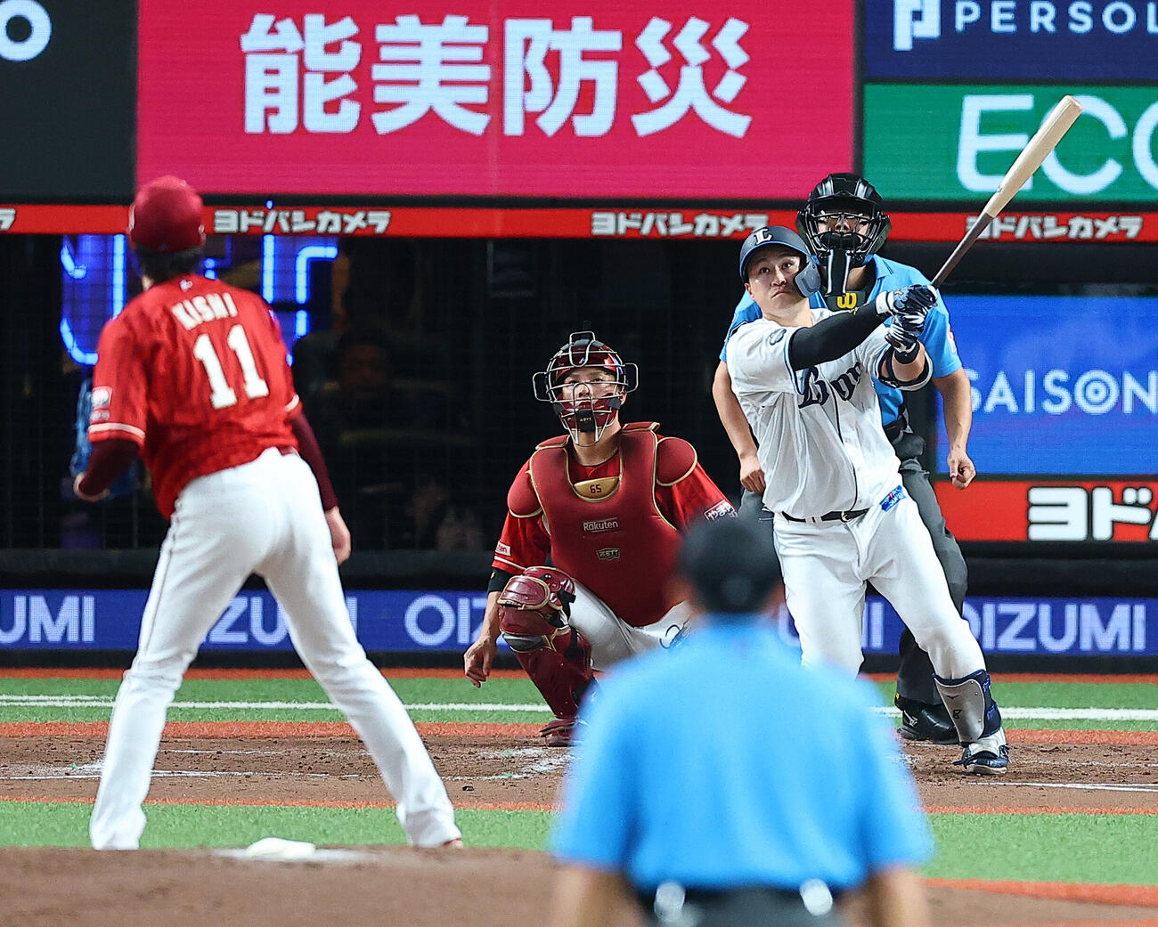 西武対楽天　5回裏西武無死、先制本塁打を放つ渡部聖弥（撮影・野上伸悟）