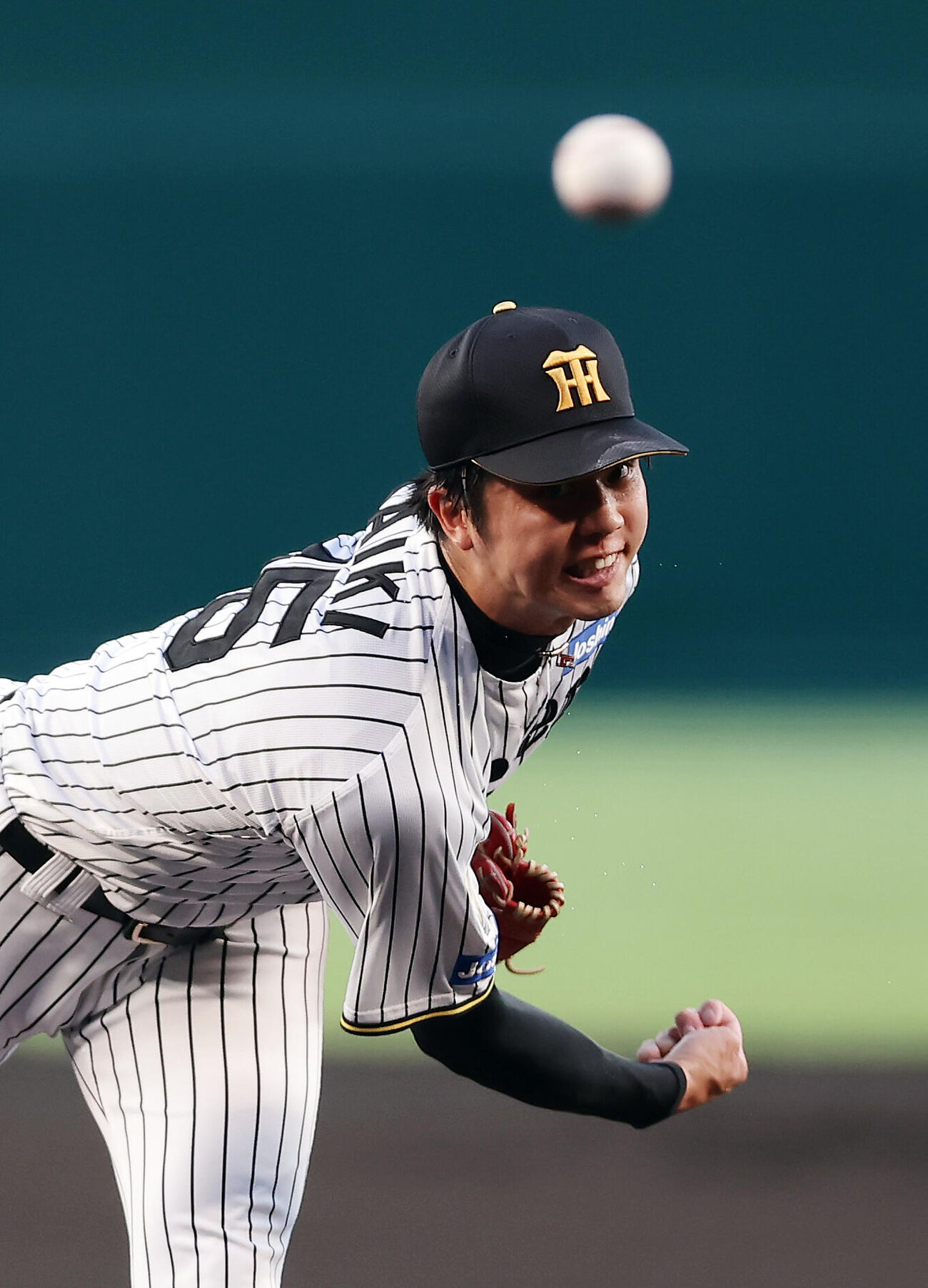 阪神対巨人　力投する阪神先発の才木浩人（撮影・前田充）