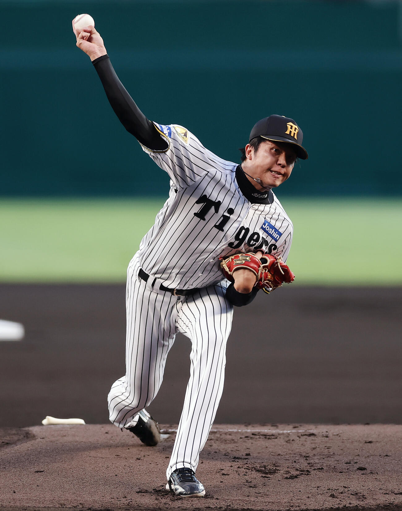 阪神対巨人　力投する阪神先発の才木浩人（撮影・前田充）