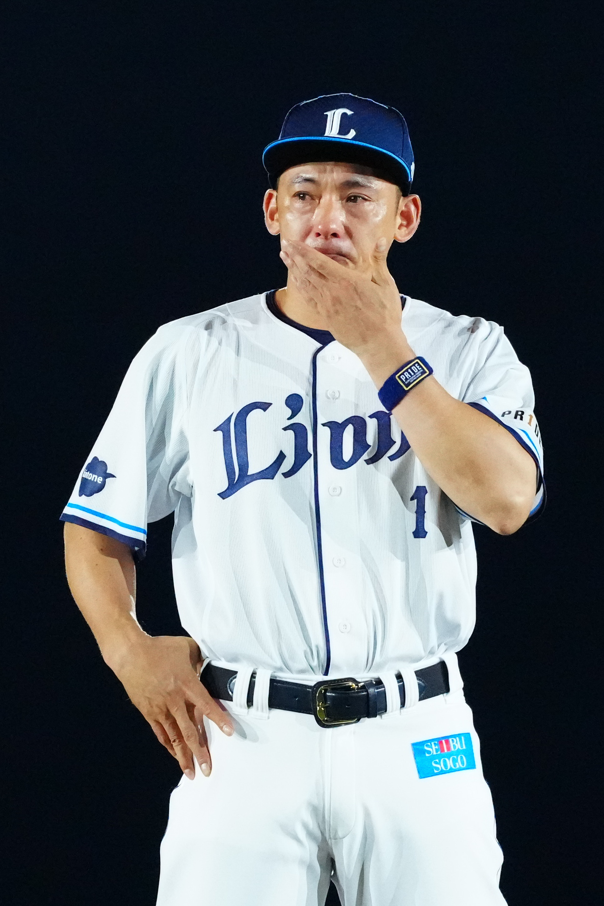 西武対楽天　試合後、引退セレモニーで涙を流す西武栗山巧（撮影・江口和貴）