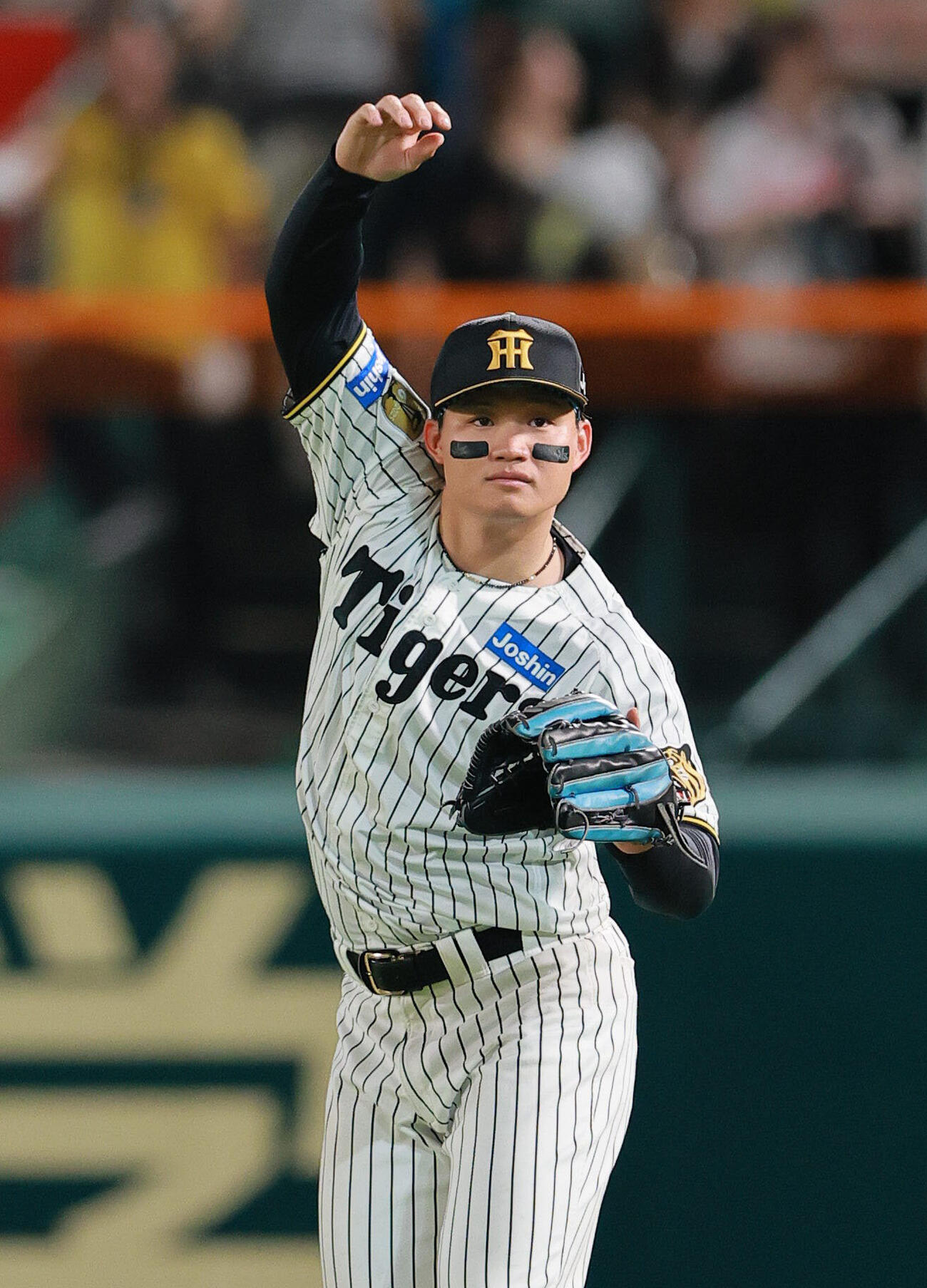 阪神対巨人　9回表、右翼につく森下翔太（撮影・上山淳一）