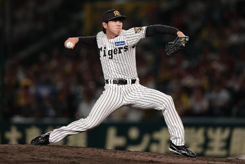 阪神】藤川監督が思わず「WHY？」ポーズ 坂本勇人ハーフスイング判定で
