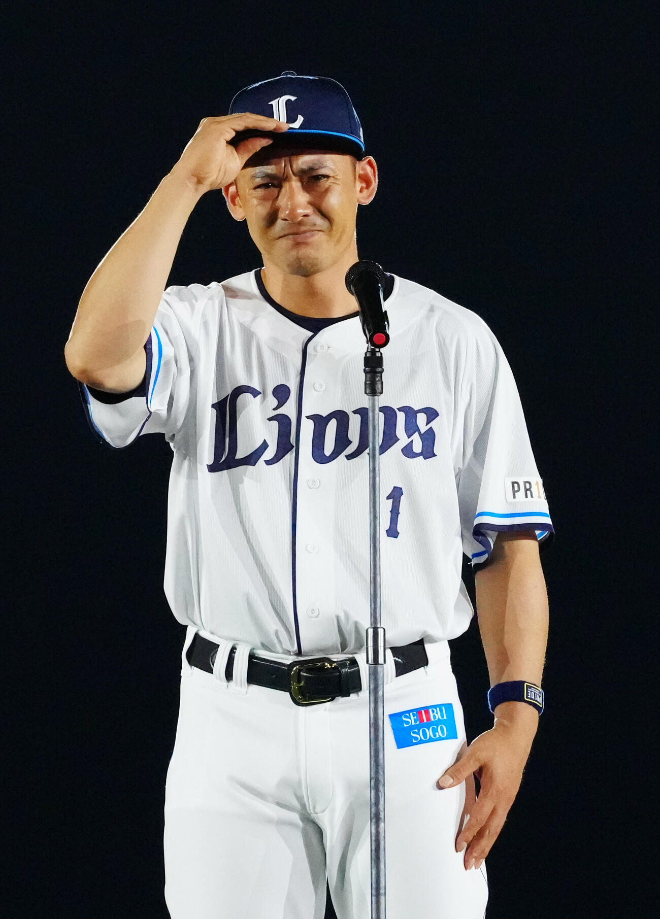 引退セレモニーであいさつする西武栗山巧（撮影・江口和貴）