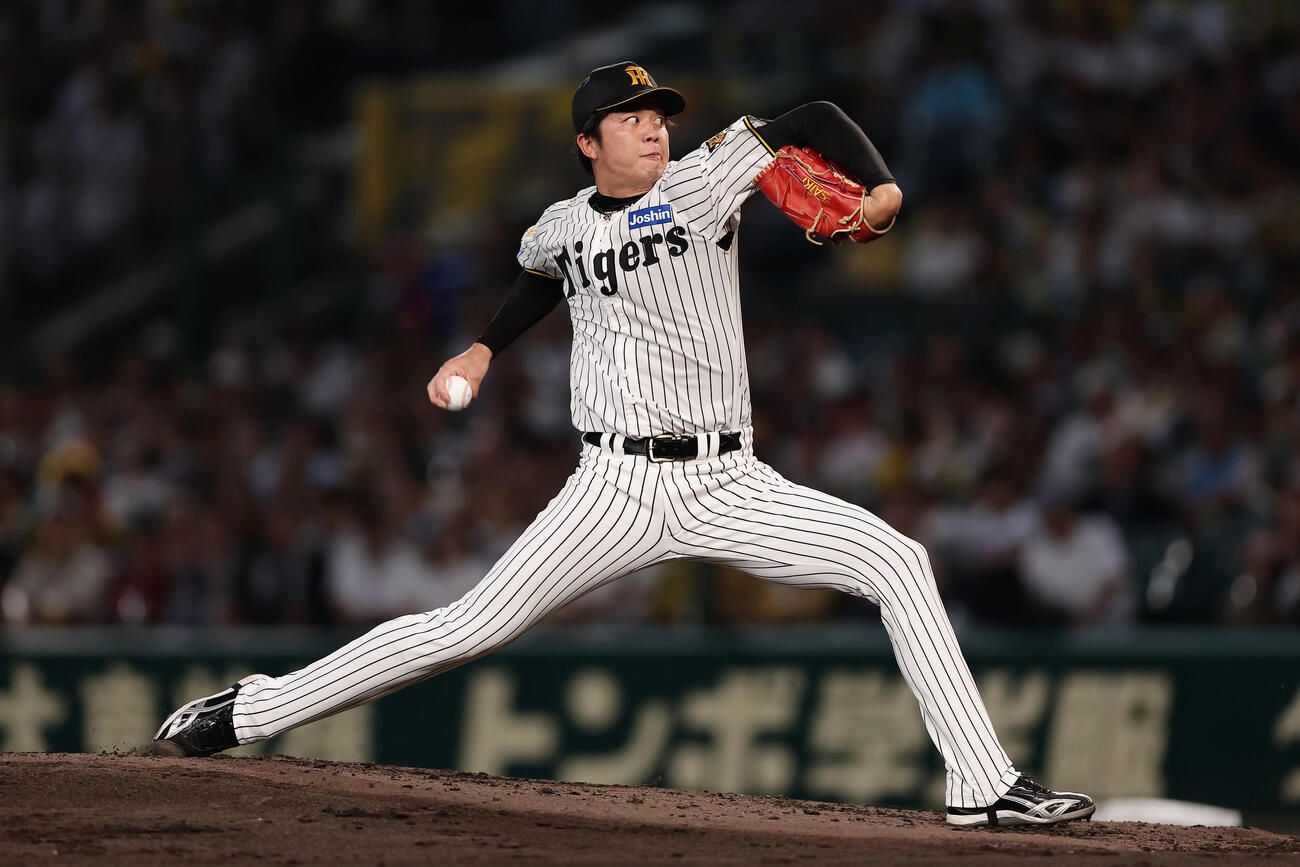 阪神対巨人　力投する阪神先発の才木浩人（撮影・前田充）
