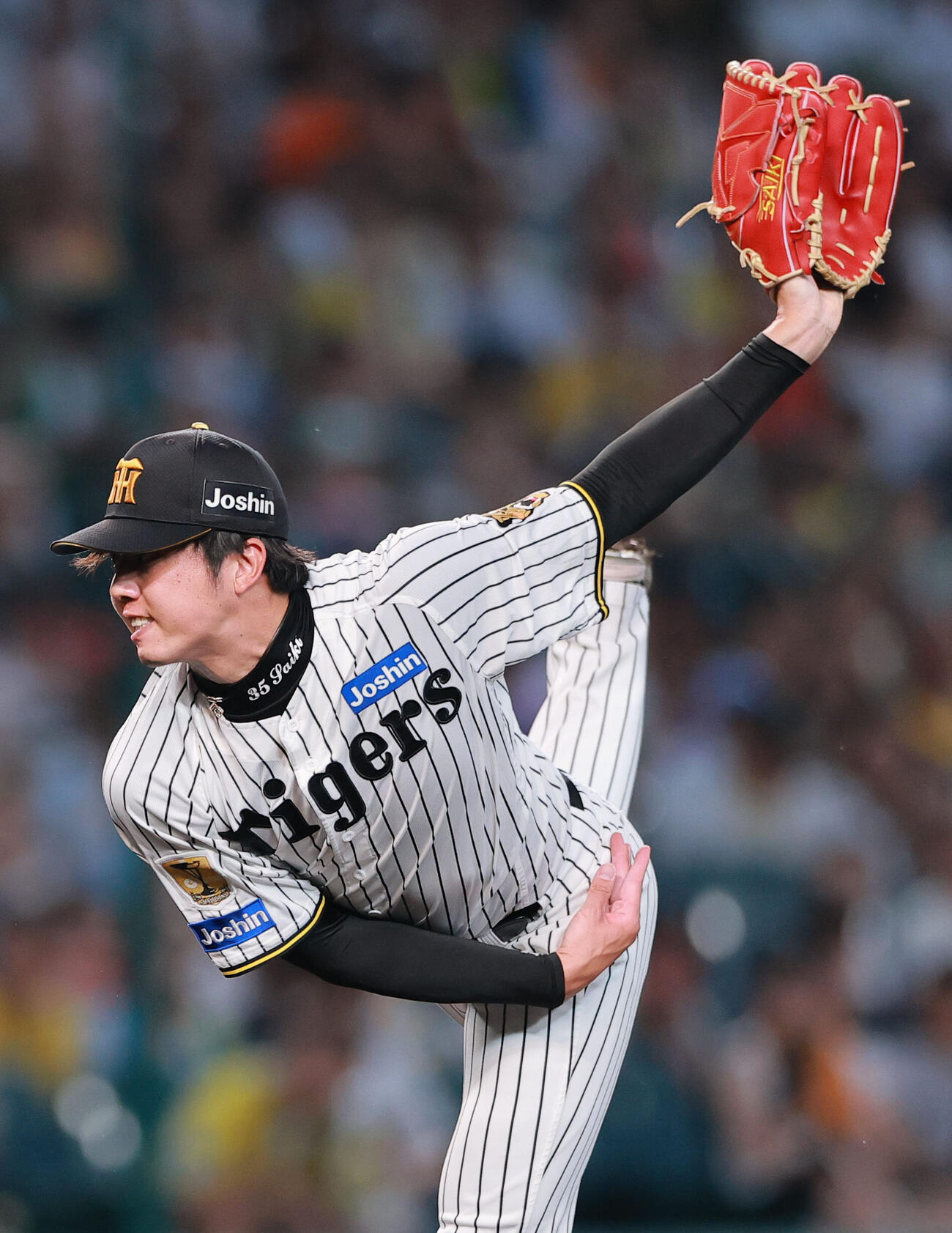 阪神対巨人　3回表、力投する阪神才木浩人（撮影・上山淳一）