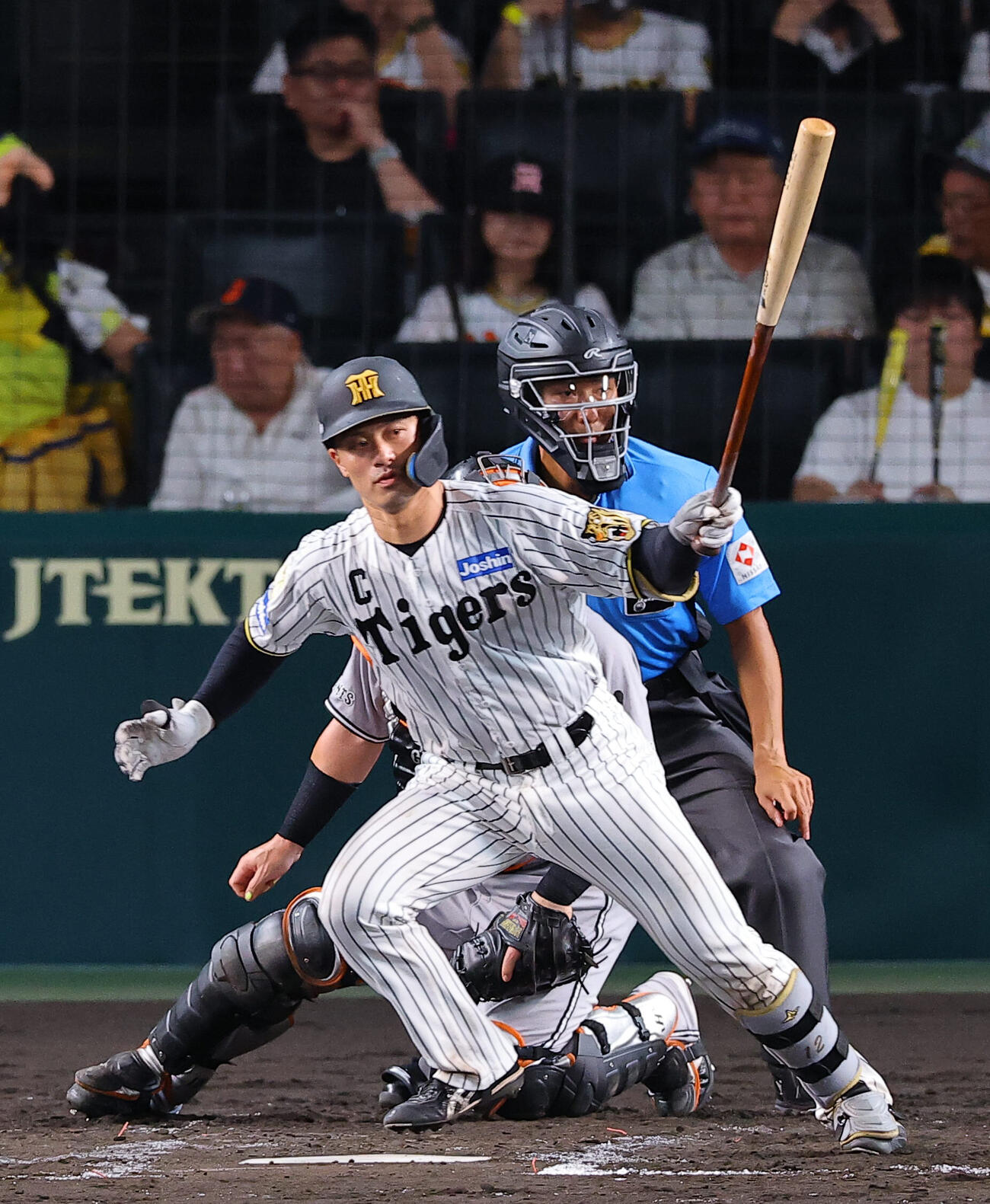 阪神対巨人　4回裏阪神無死、坂本誠志郎は安打を放つ（撮影・上田博志）