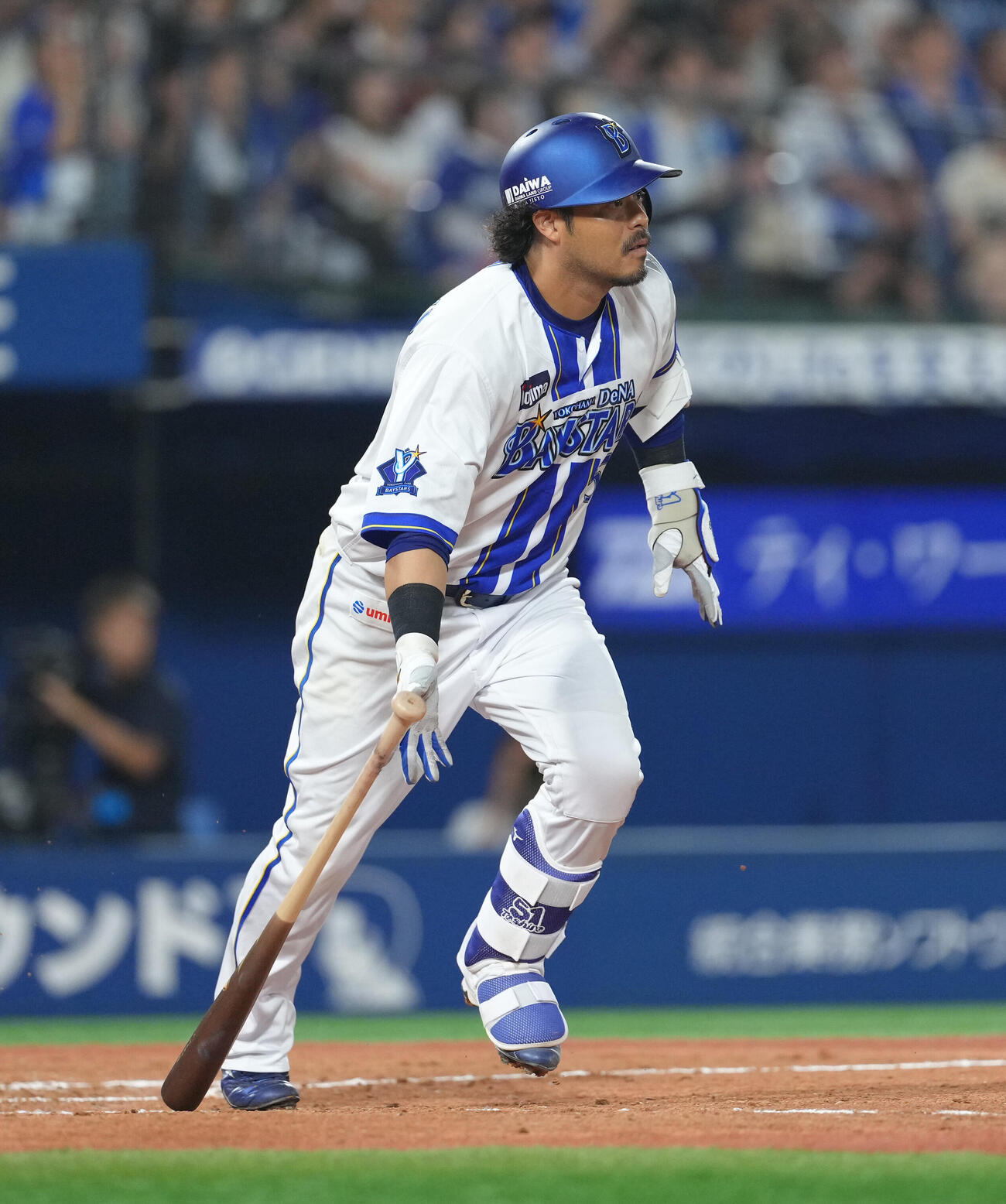 DeNA対中日　9回裏DeNA1死満塁、宮崎敏郎は同点犠飛を放つ（撮影・足立雅史）