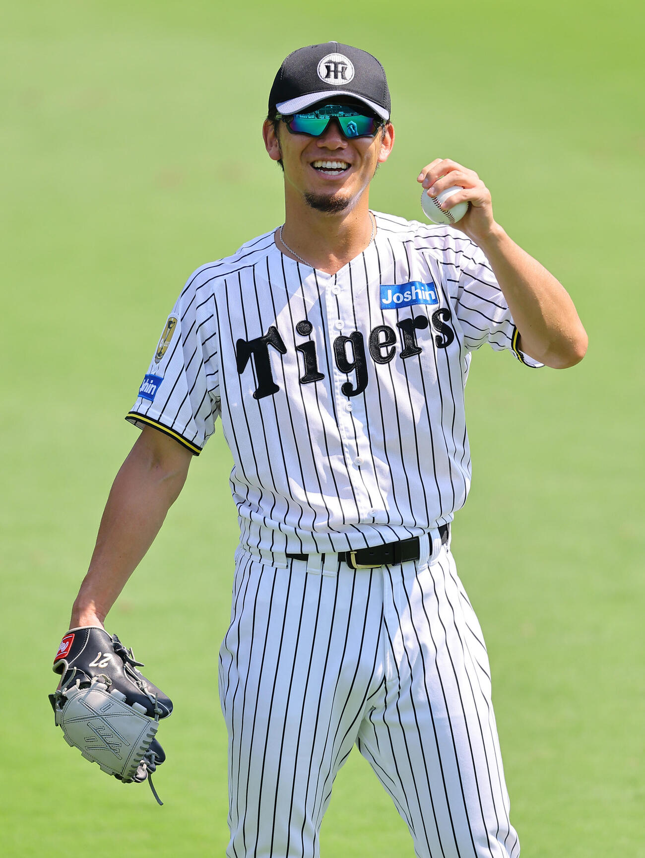 笑顔を見せる伊藤将司（撮影・上田博志）