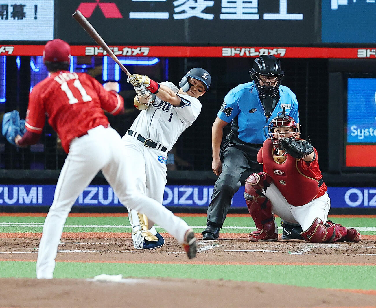 西武対楽天　4回裏西武2死一、二塁、岸孝之の前に左飛に倒れる栗山巧（撮影・野上伸悟）