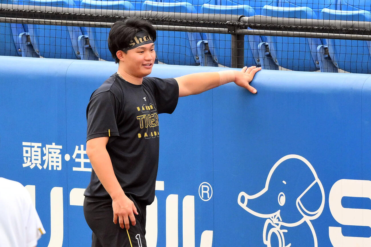 ヤクルト対阪神　試合前練習に臨む阪神森下翔太（撮影・滝沢徹郎）