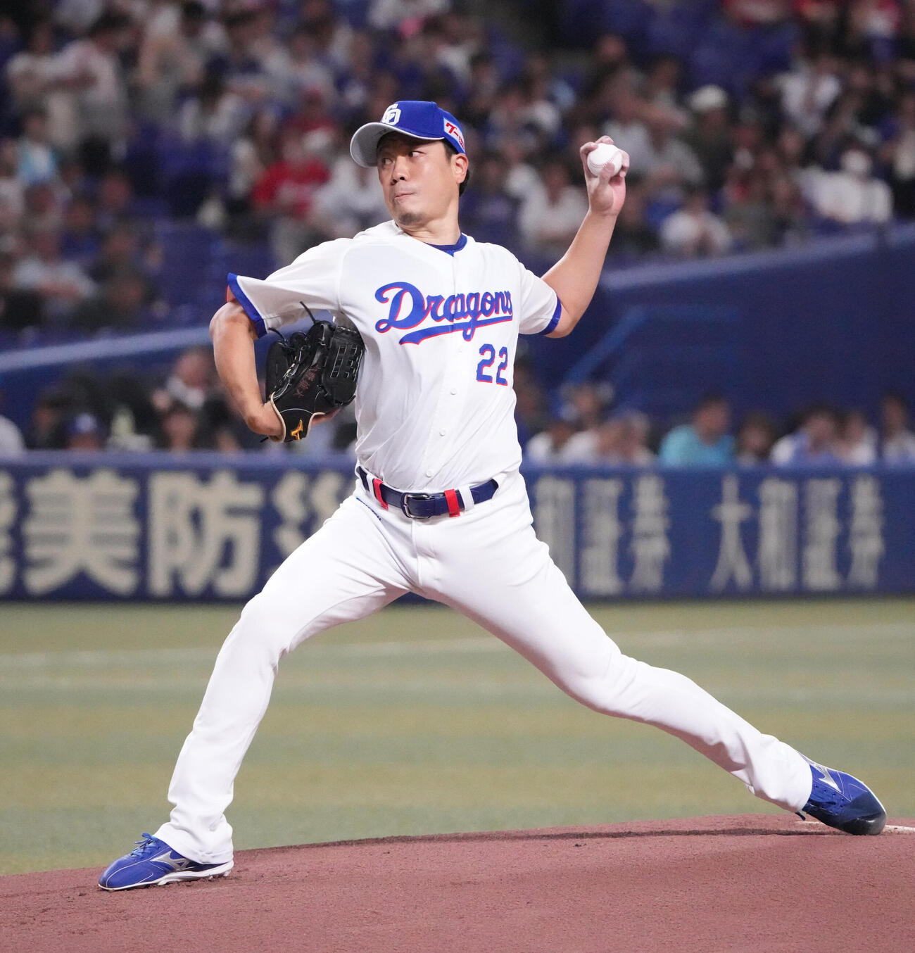 中日対広島　1回表、登板する中日先発の大野雄大（撮影・森本幸一）