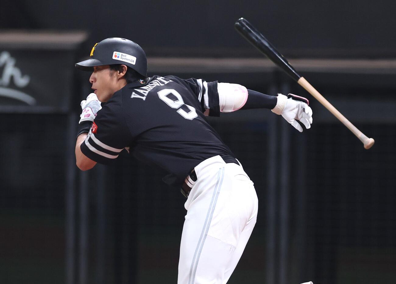 日本ハム対ソフトバンク　1回表ソフトバンク2死一、三塁、適時打を放つ柳田悠岐（撮影・黒川智章）