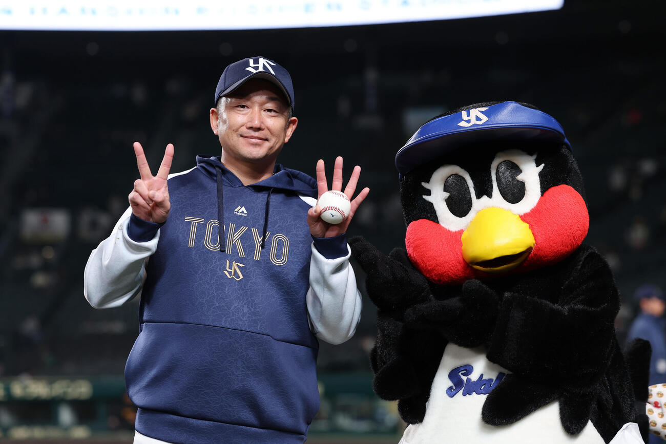 25年4月9日阪神戦で24年連続勝利を達成したヤクルト石川雅規