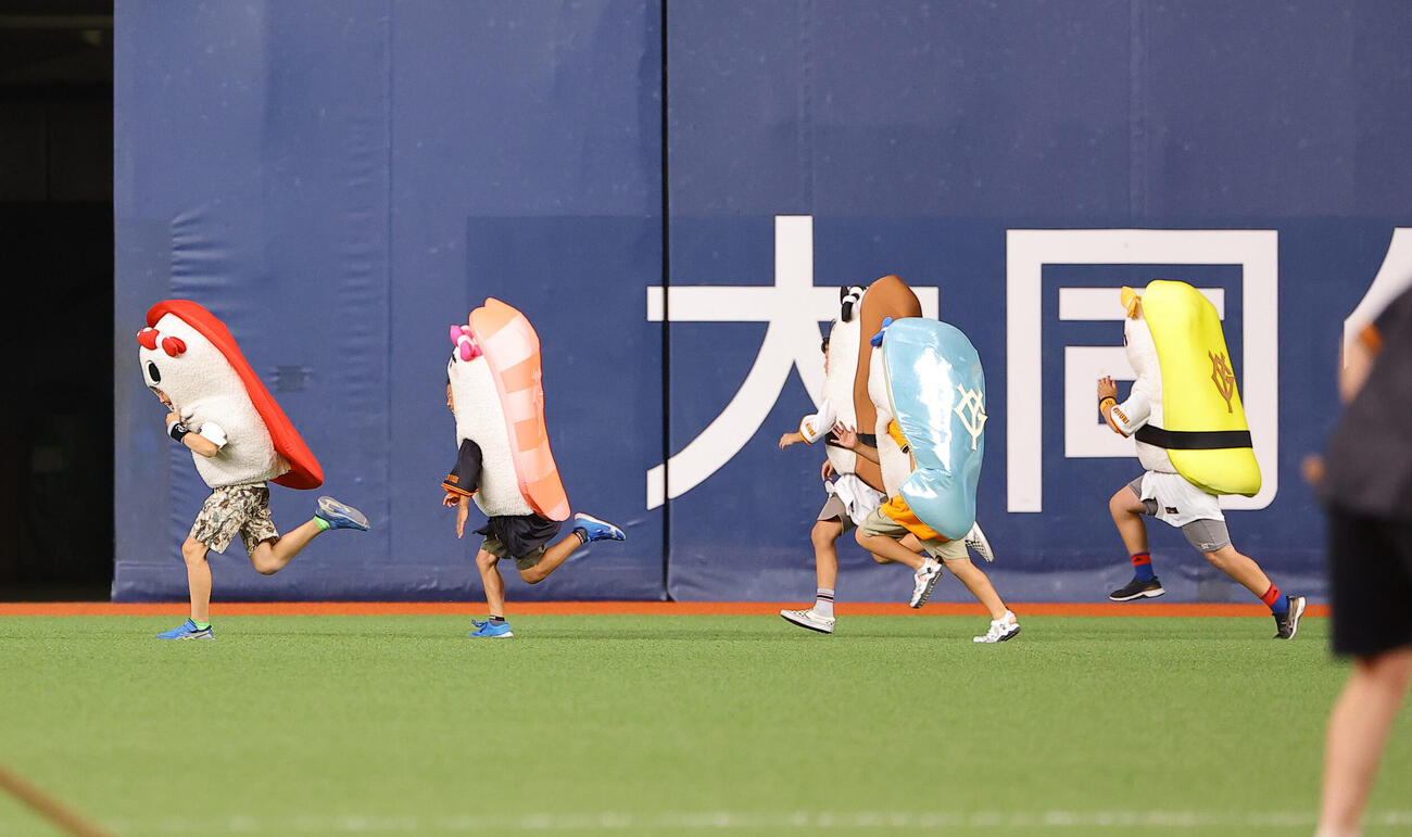 巨人対DeNA　すしレースはまぐろが1着となった（撮影・上田博志）