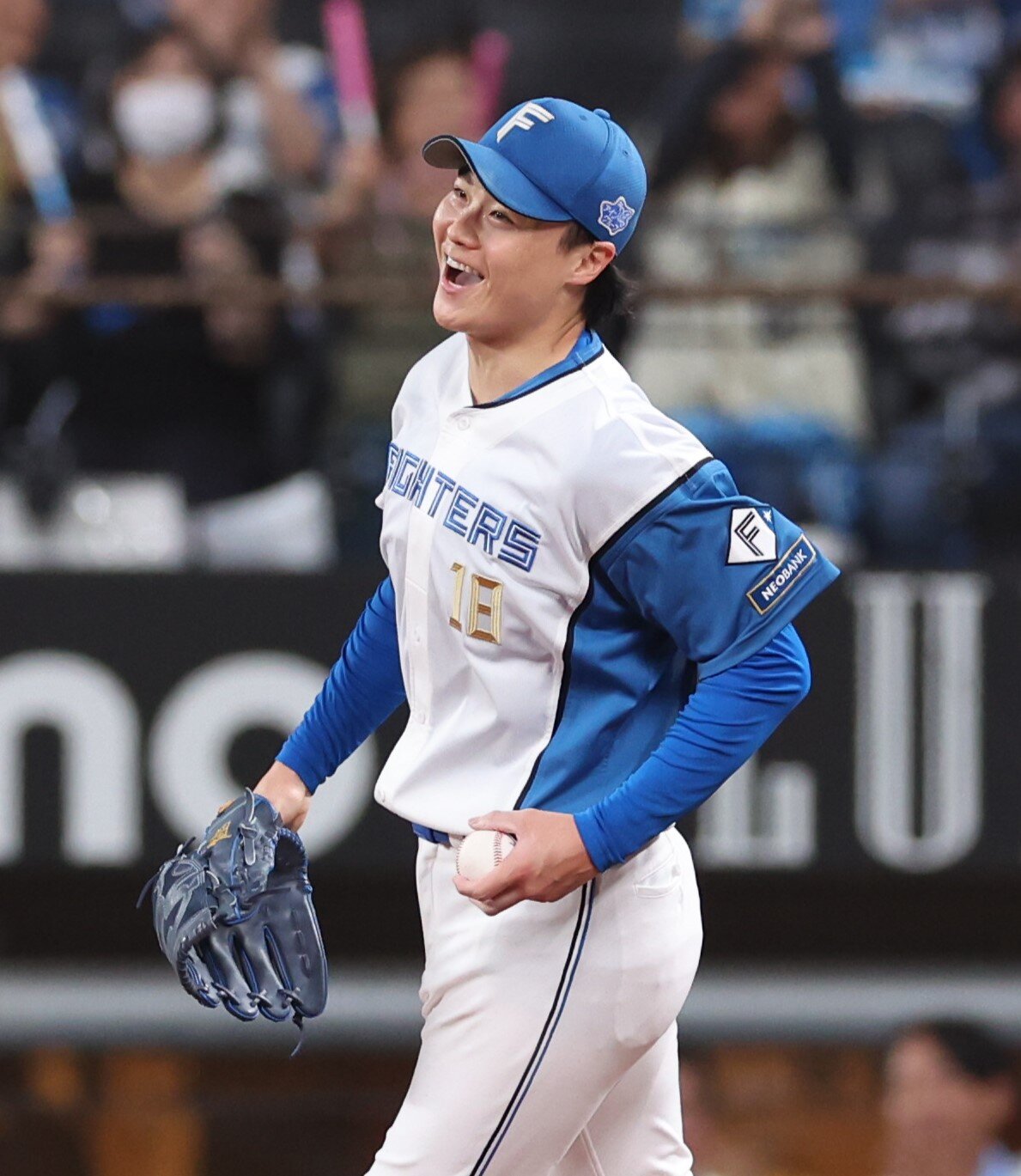 日本ハム対ソフトバンク　7回表、無失点に抑え笑顔の山崎福也（撮影・黒川智章）