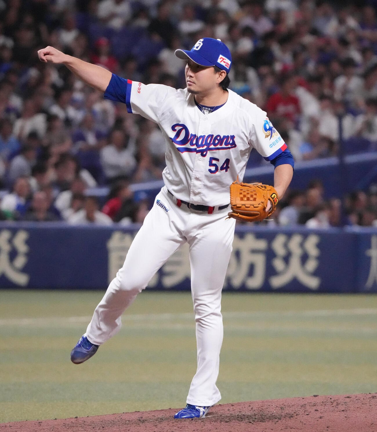 中日対広島　7回表広島2死三塁、中日2番手で登板する藤嶋健人（撮影・森本幸一）